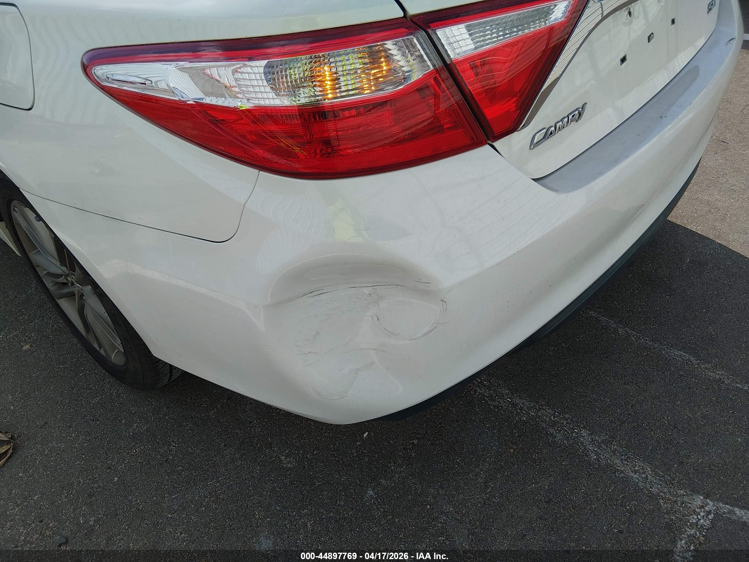 2015 Toyota Camry Se White vin: 4T1BF1FKXFU087098