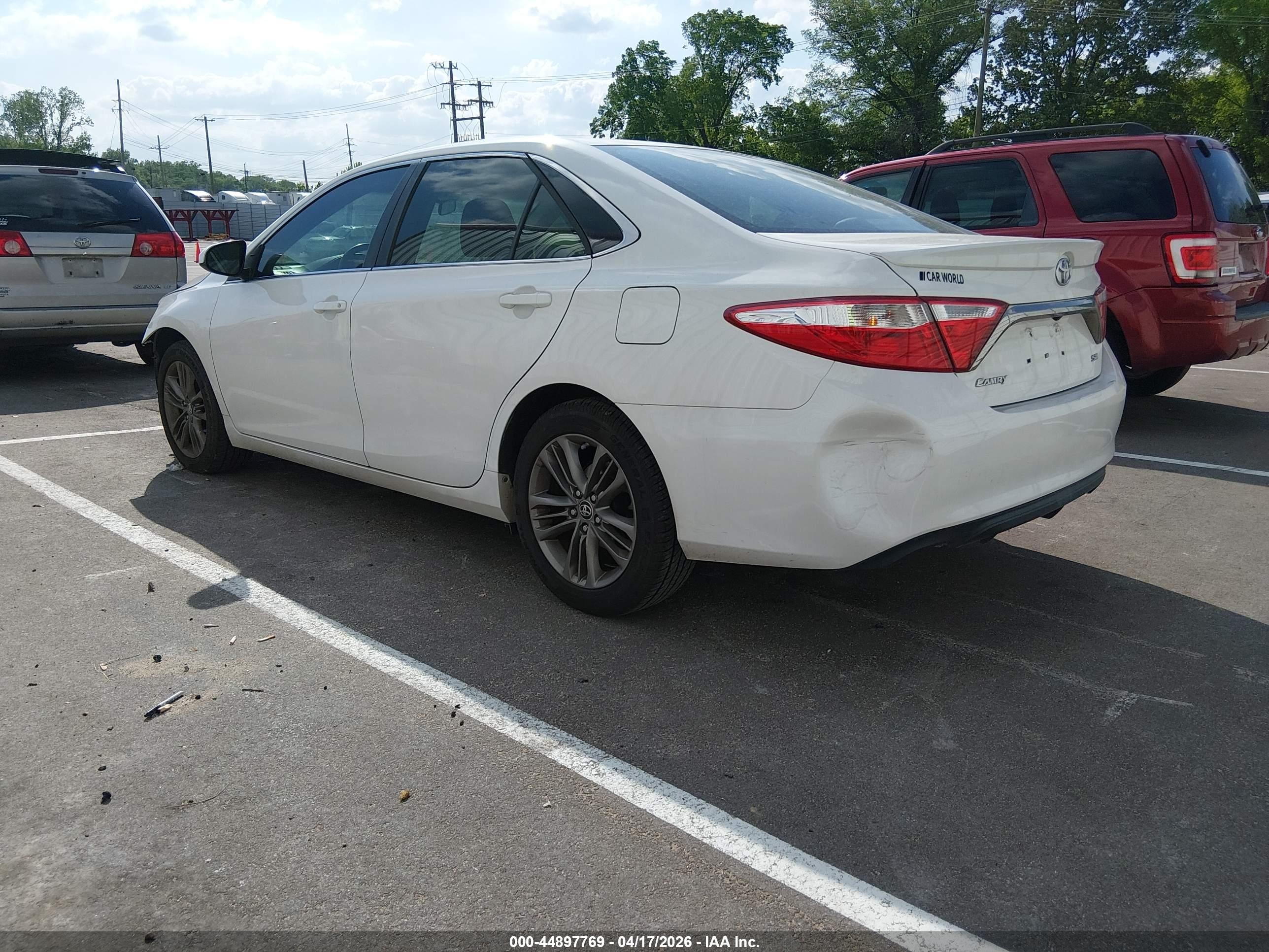 2015 Toyota Camry Se White vin: 4T1BF1FKXFU087098