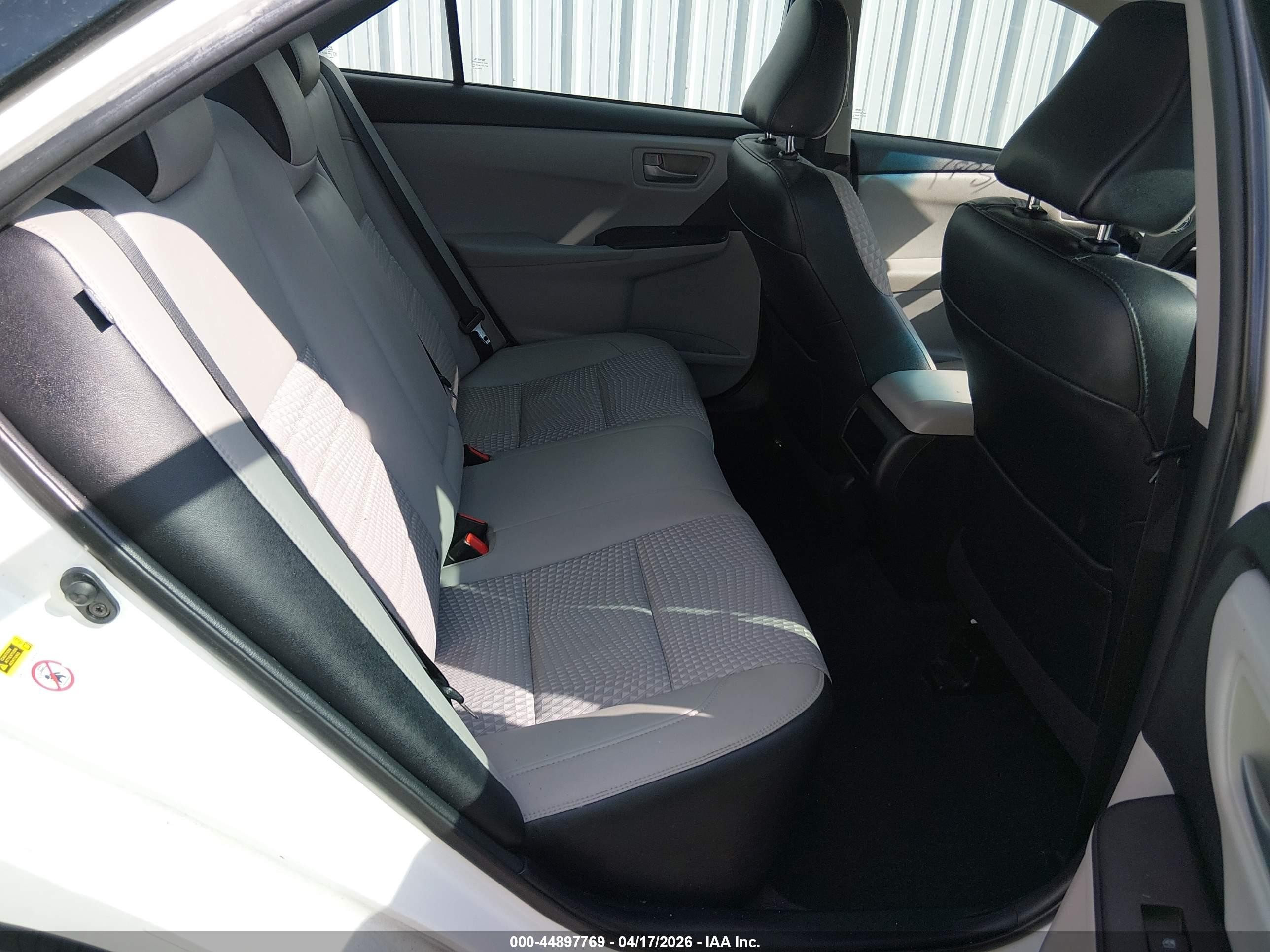 2015 Toyota Camry Se White vin: 4T1BF1FKXFU087098