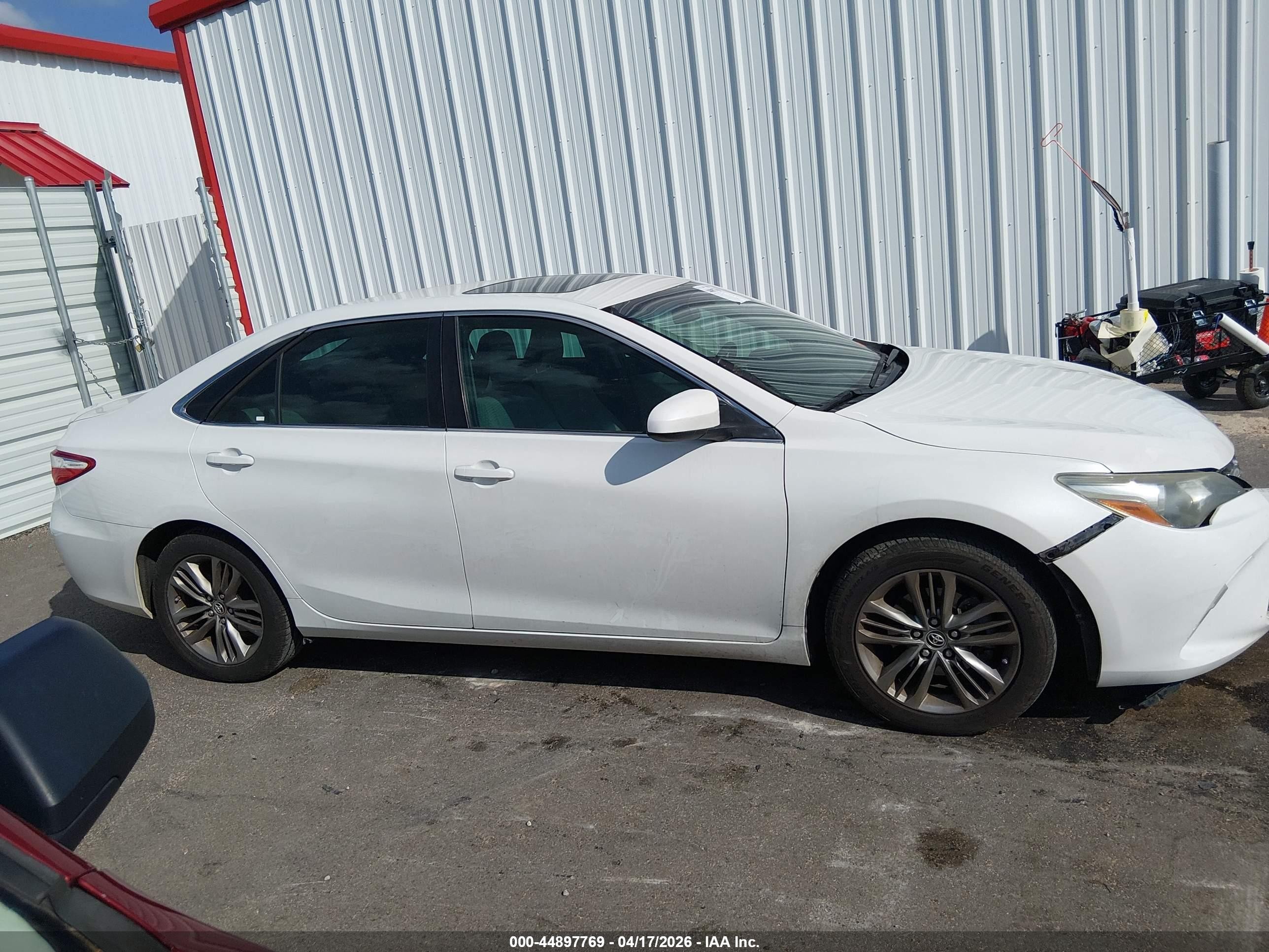 2015 Toyota Camry Se White vin: 4T1BF1FKXFU087098