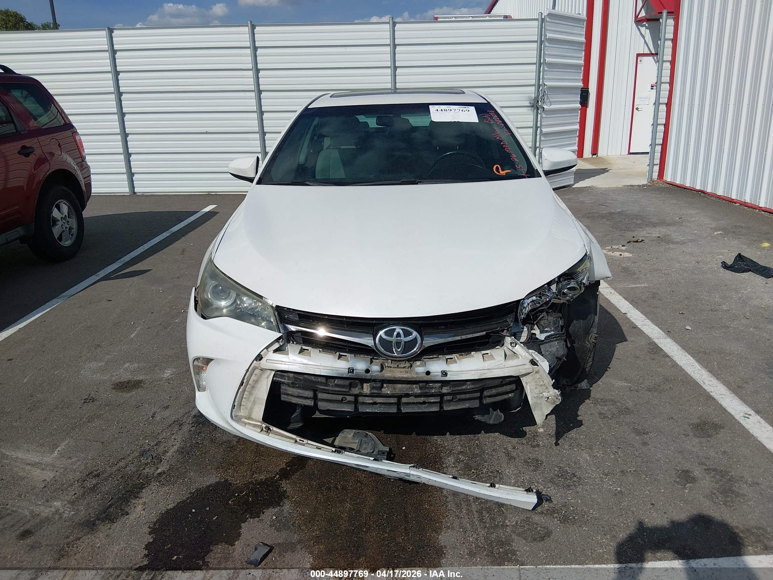 2015 Toyota Camry Se White vin: 4T1BF1FKXFU087098