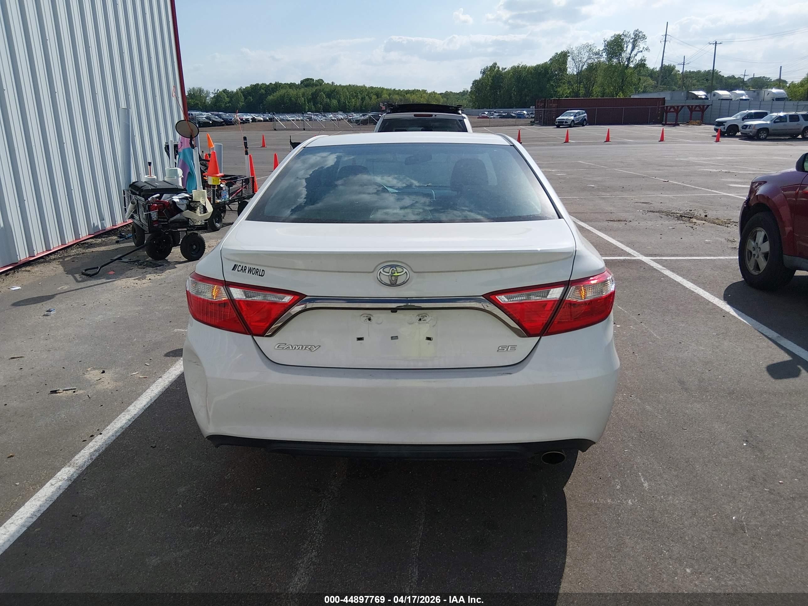 2015 Toyota Camry Se White vin: 4T1BF1FKXFU087098