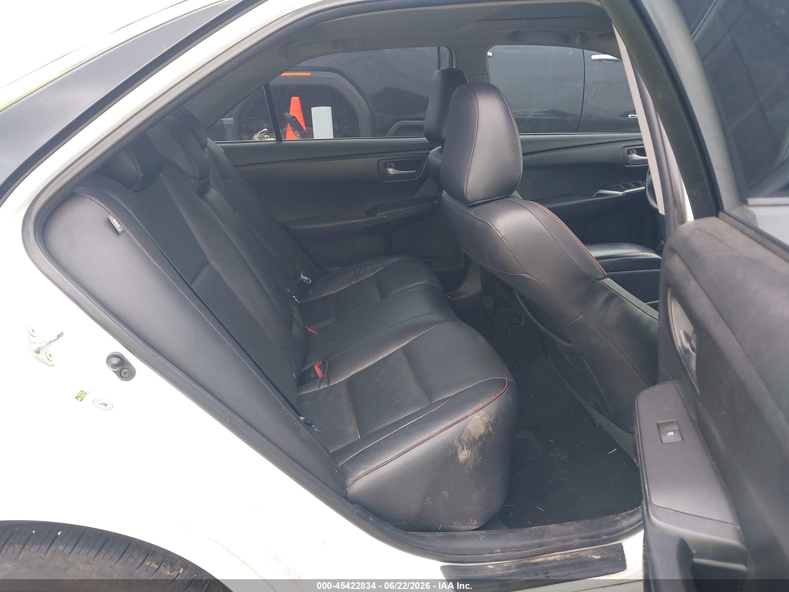 2015 Toyota Camry Se White vin: 4T1BF1FKXFU099073