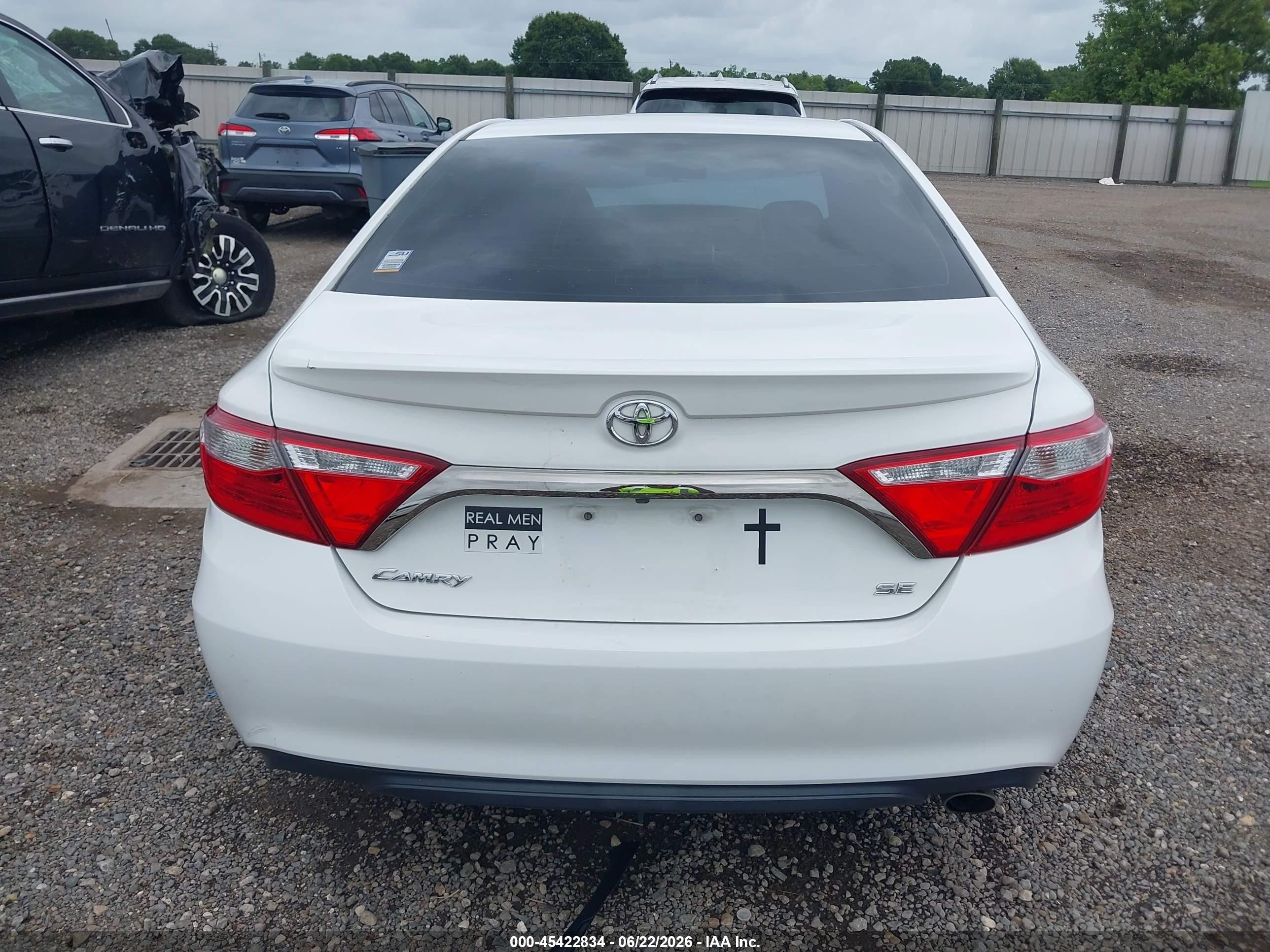 2015 Toyota Camry Se White vin: 4T1BF1FKXFU099073