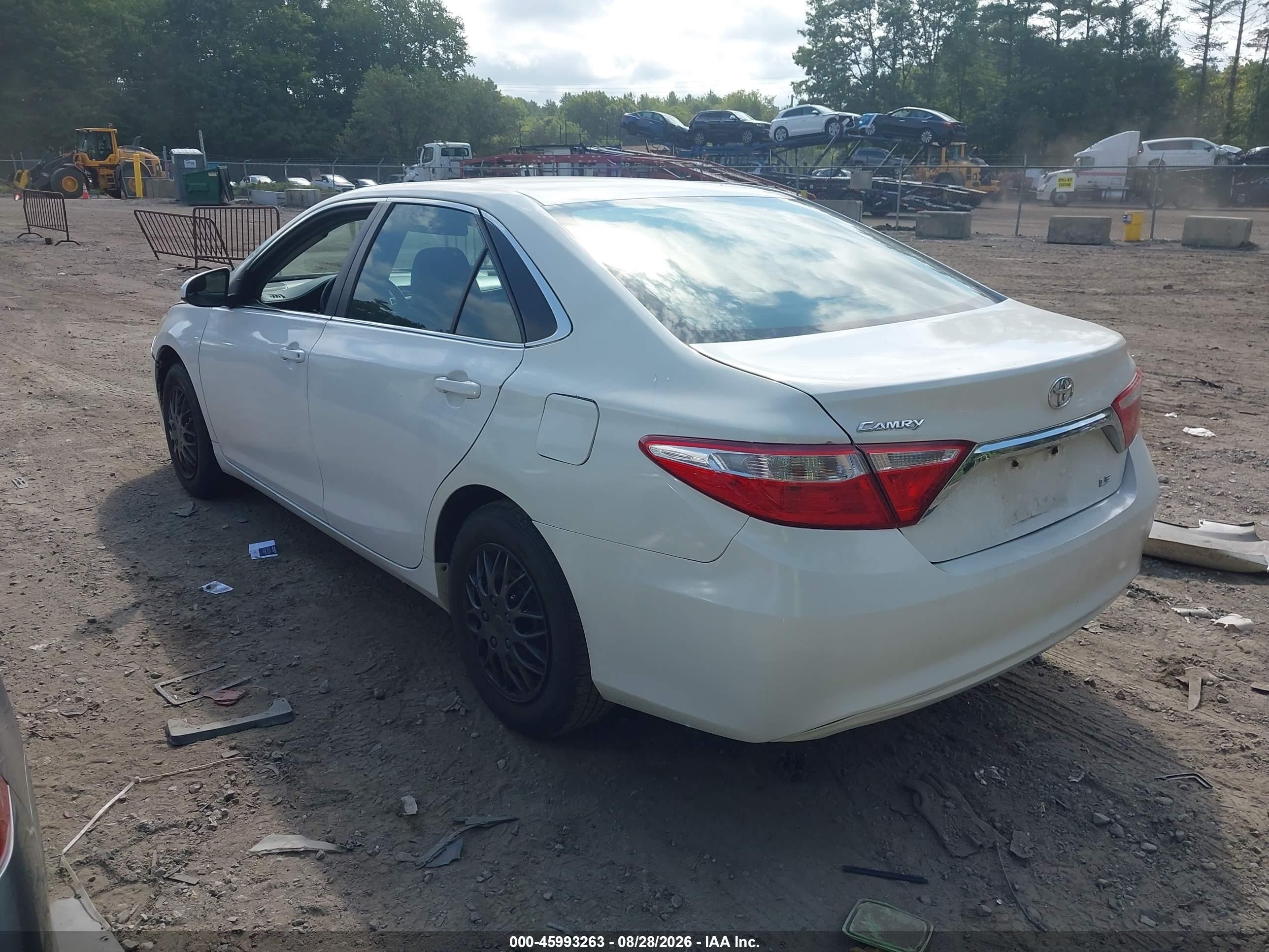 2015 Toyota Camry Le Белый vin: 4T1BF1FKXFU107477