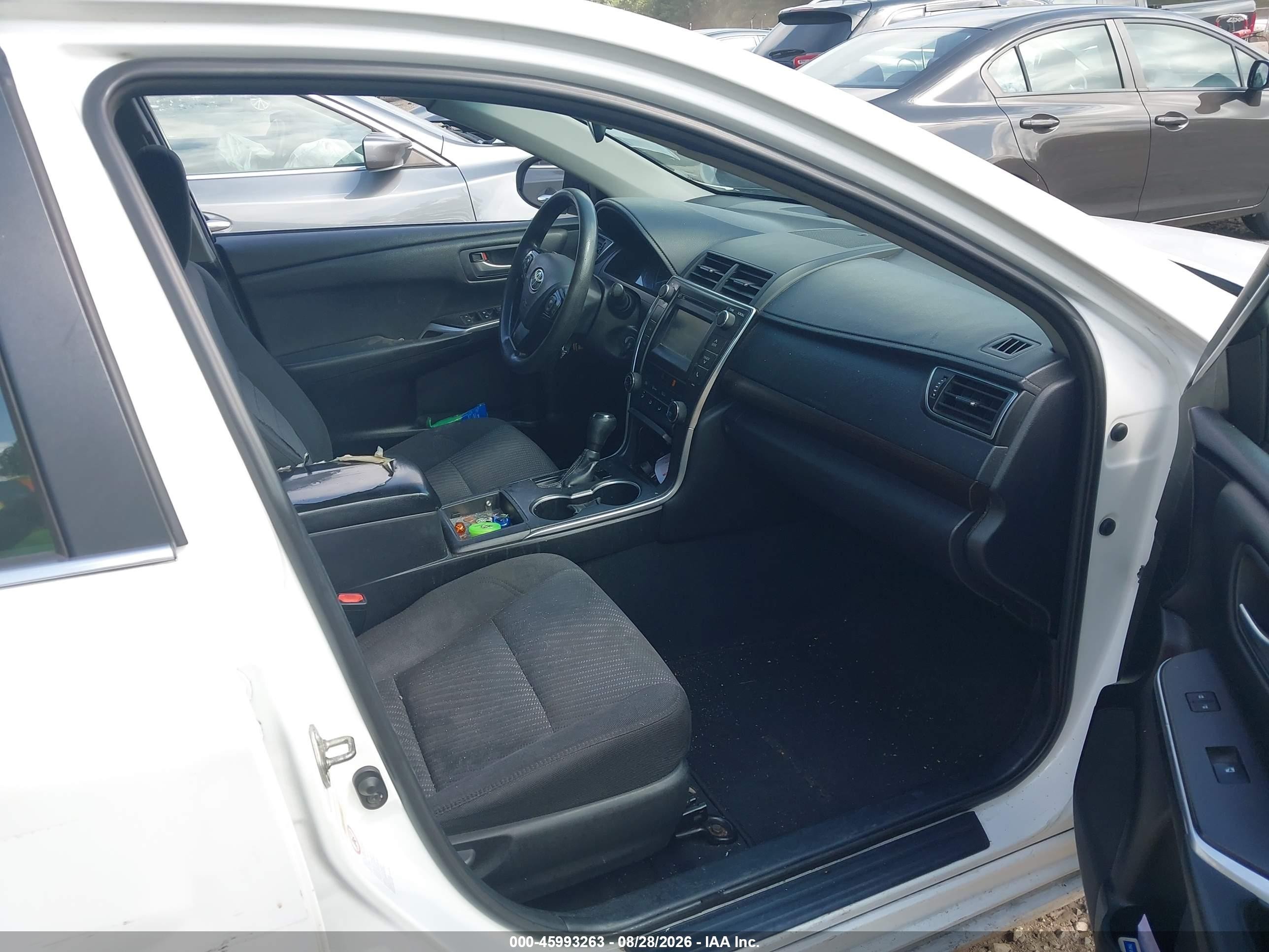2015 Toyota Camry Le Белый vin: 4T1BF1FKXFU107477