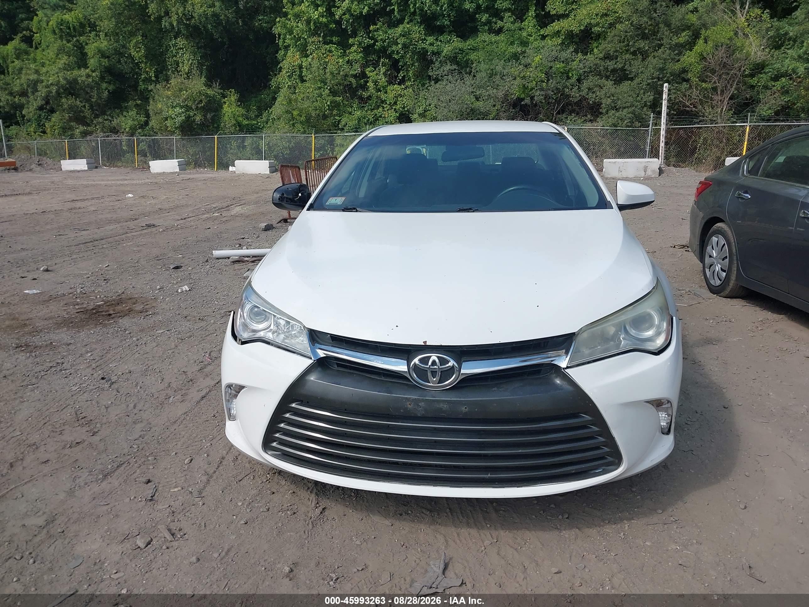 2015 Toyota Camry Le Белый vin: 4T1BF1FKXFU107477