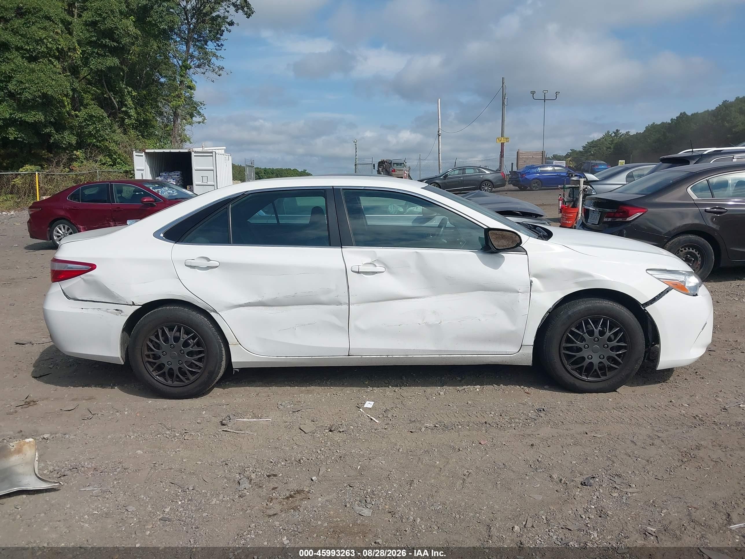 2015 Toyota Camry Le Белый vin: 4T1BF1FKXFU107477