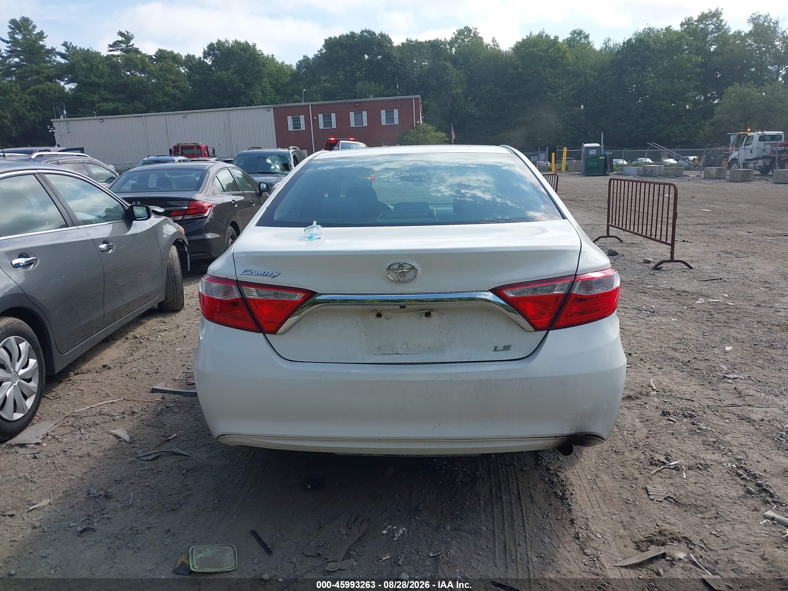 2015 Toyota Camry Le Белый vin: 4T1BF1FKXFU107477