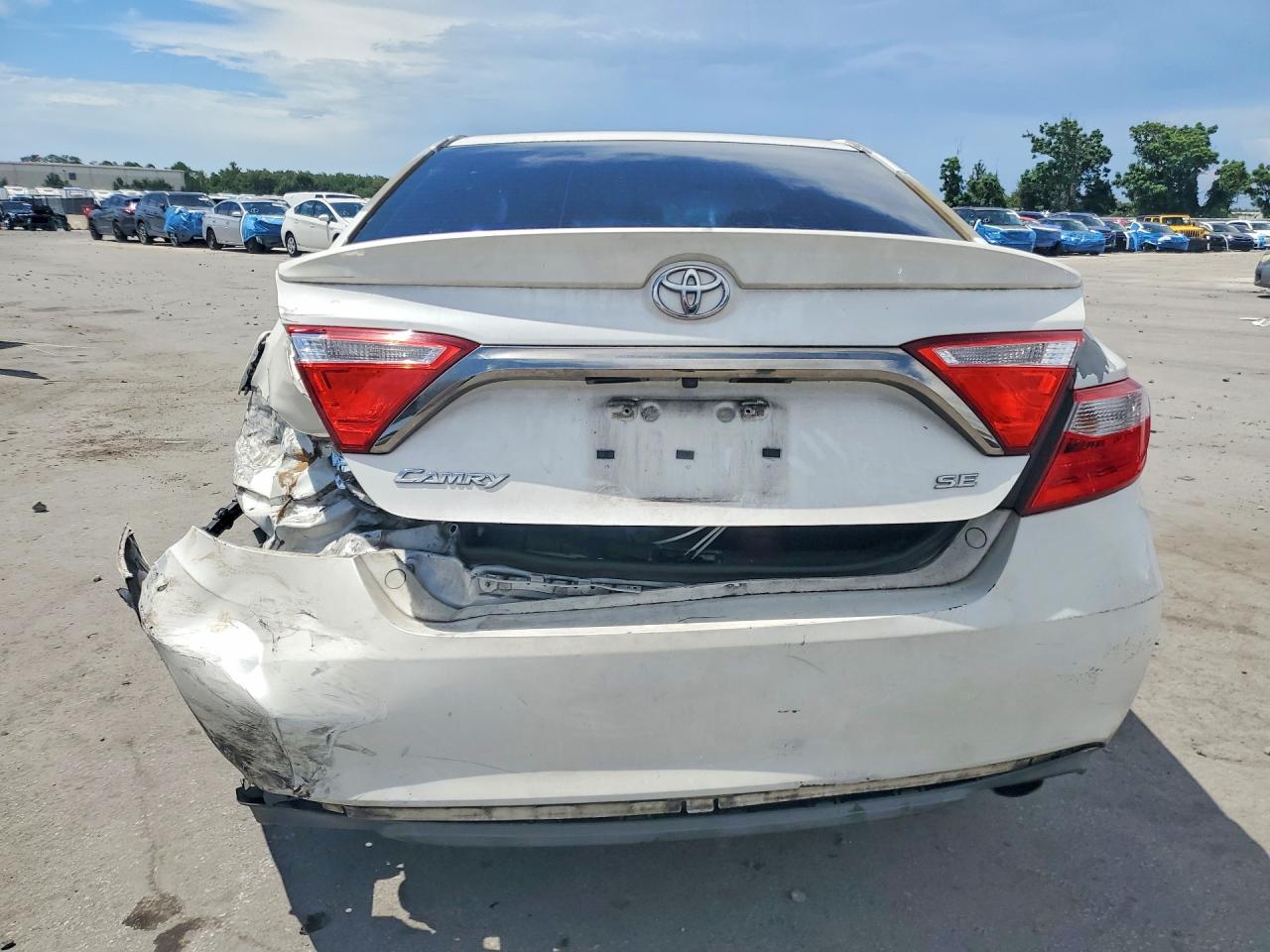 2015 Toyota Camry Se White vin: 4T1BF1FKXFU489932