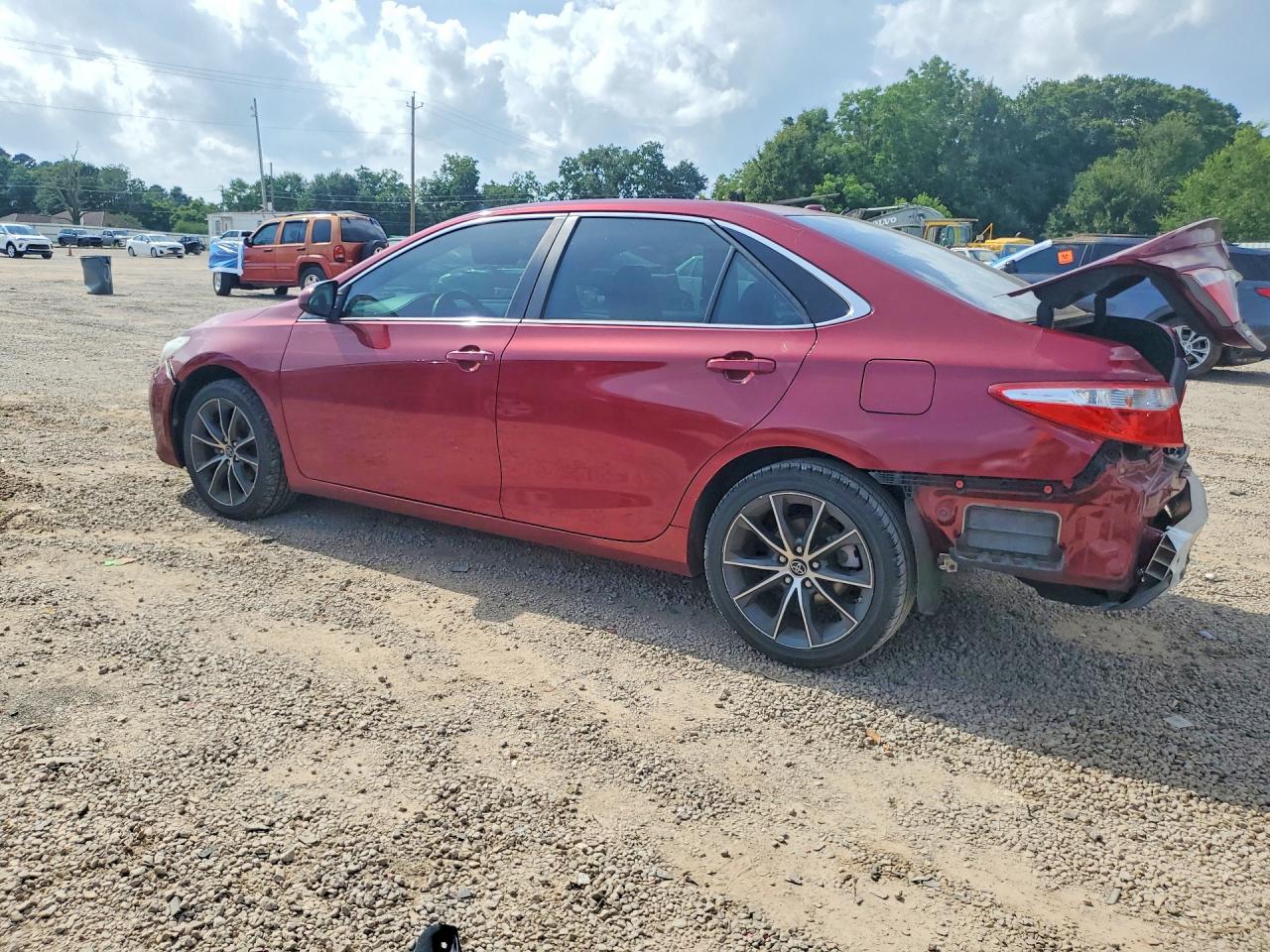 2015 Toyota Camry Xse Red vin: 4T1BF1FKXFU892700