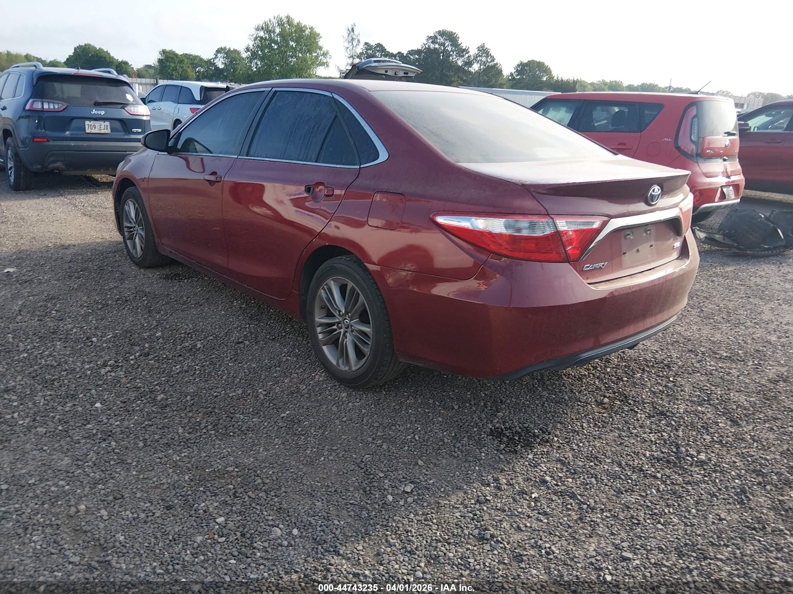 2015 Toyota Camry Se Red vin: 4T1BF1FKXFU910015