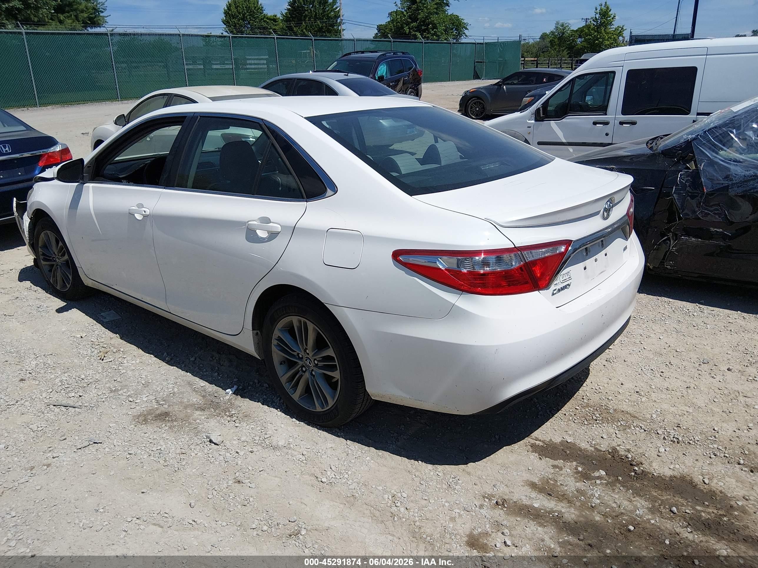 2015 Toyota Camry Se White vin: 4T1BF1FKXFU919636