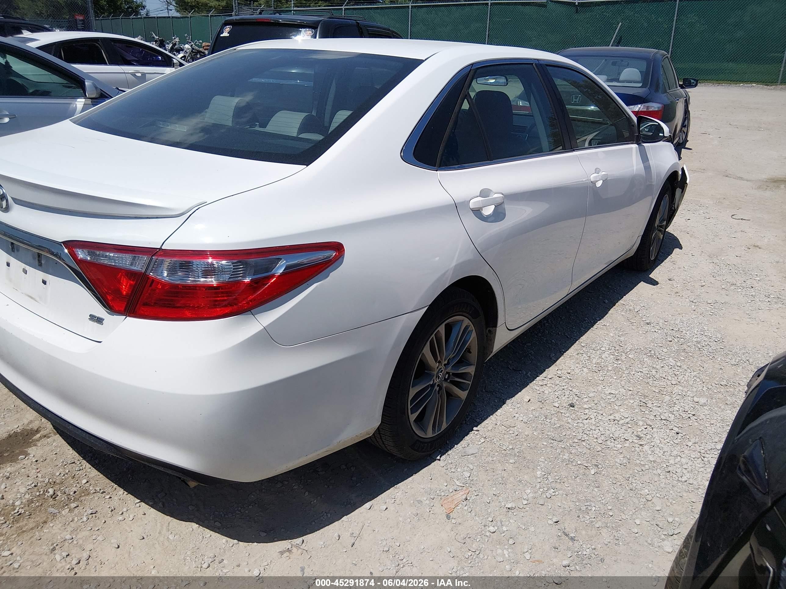 2015 Toyota Camry Se White vin: 4T1BF1FKXFU919636
