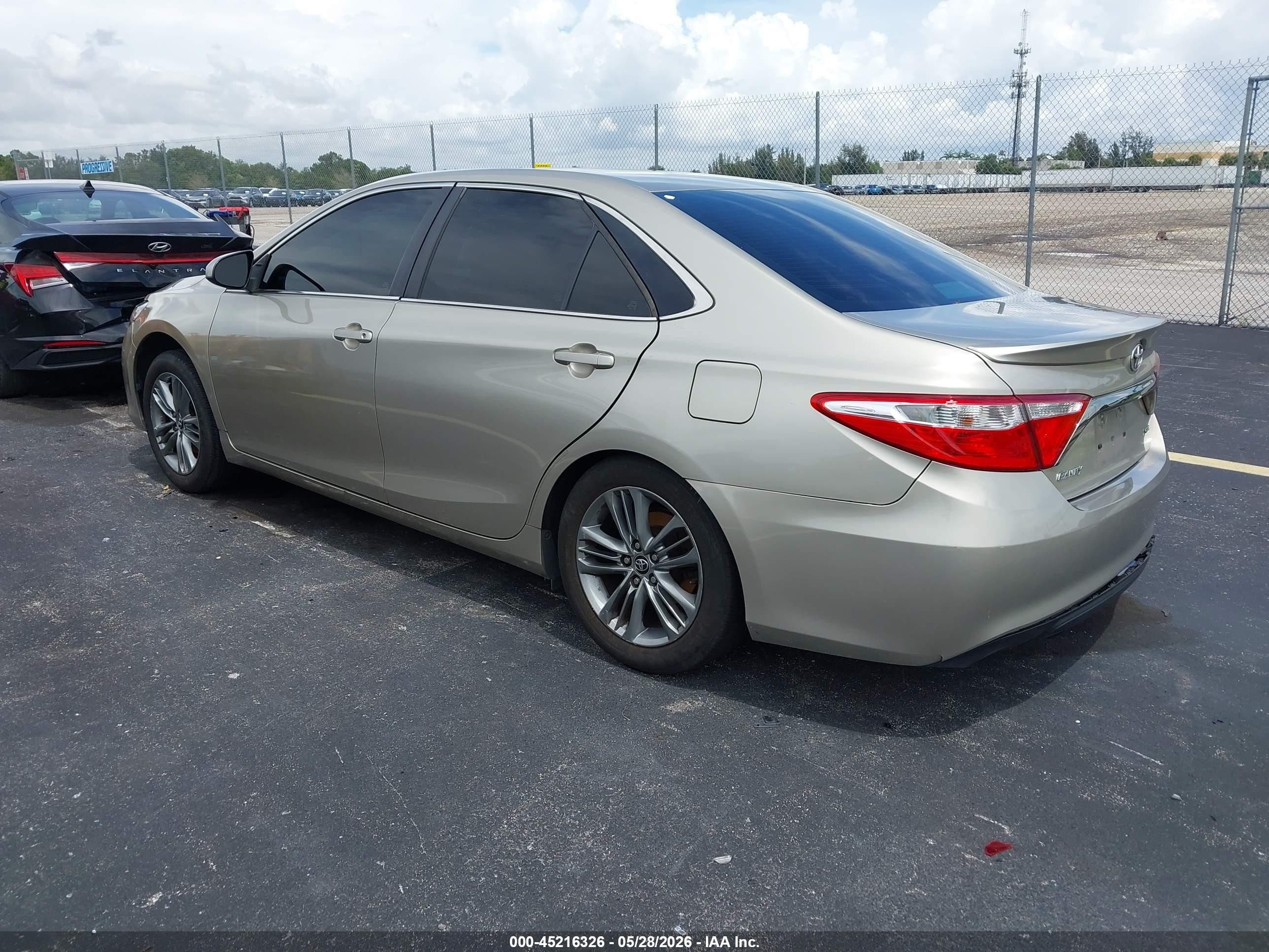 2015 Toyota Camry Se Gold vin: 4T1BF1FKXFU921368