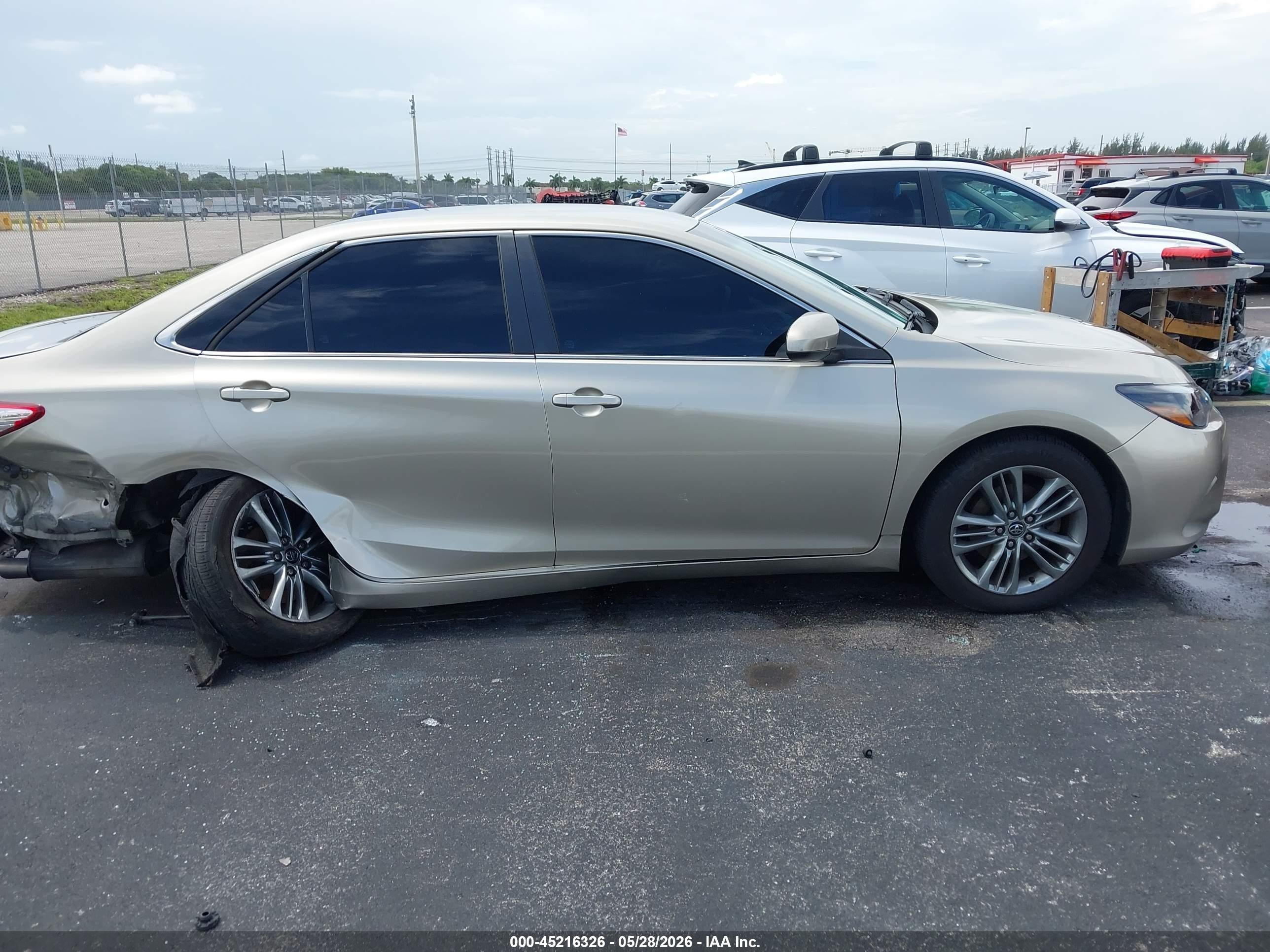 2015 Toyota Camry Se Gold vin: 4T1BF1FKXFU921368