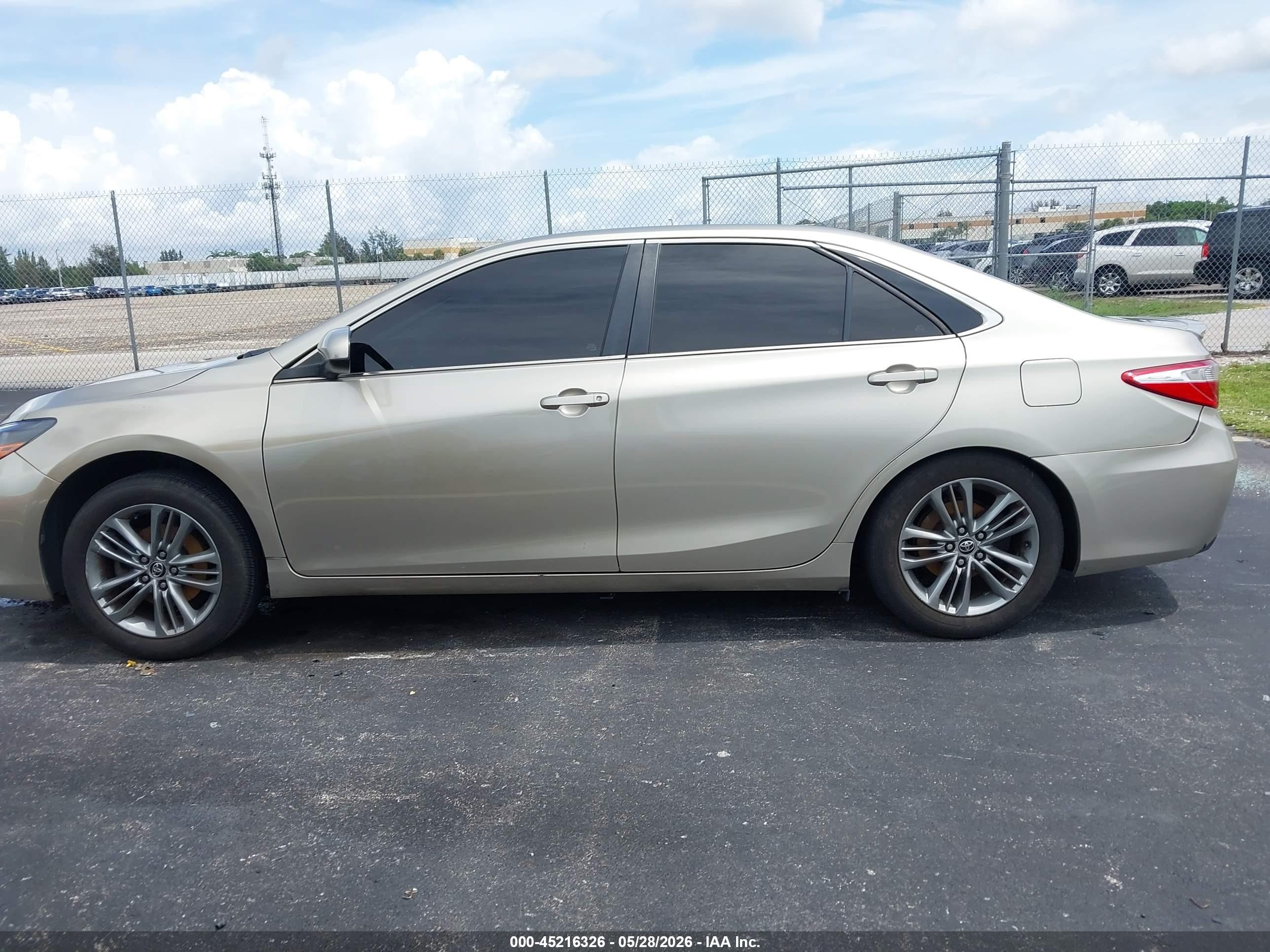 2015 Toyota Camry Se Gold vin: 4T1BF1FKXFU921368