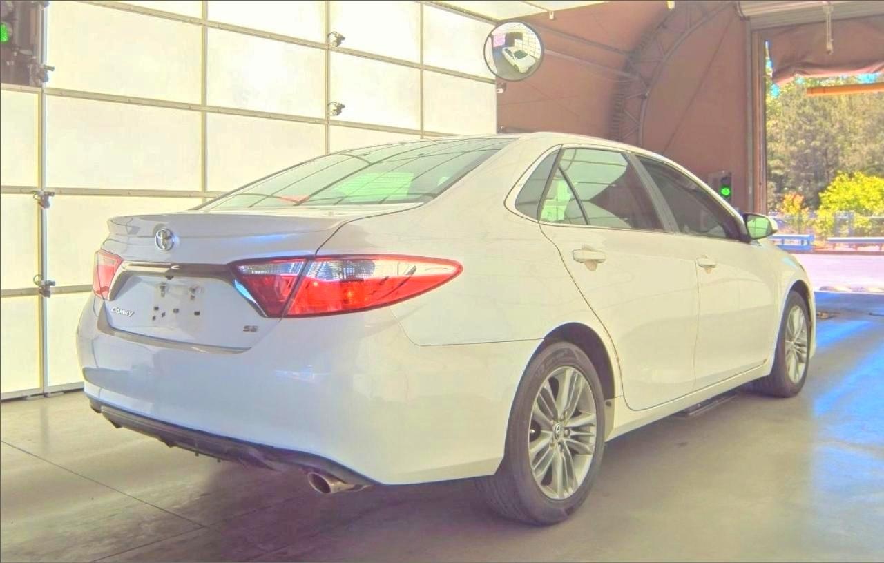 2015 Toyota Camry Se White vin: 4T1BF1FKXFU925436