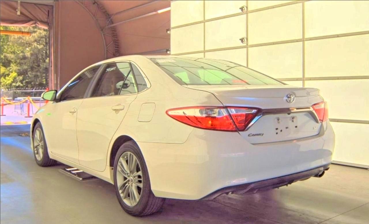 2015 Toyota Camry Se White vin: 4T1BF1FKXFU925436