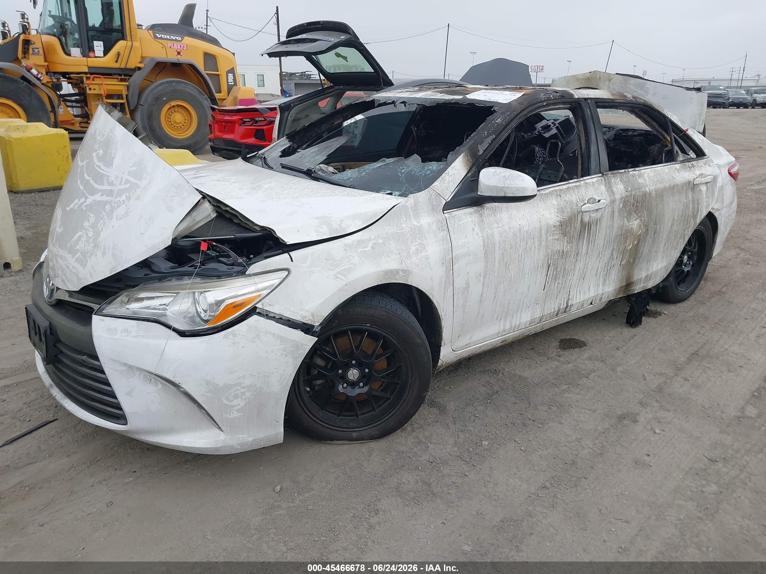 2015 Toyota Camry Le White vin: 4T1BF1FKXFU932502
