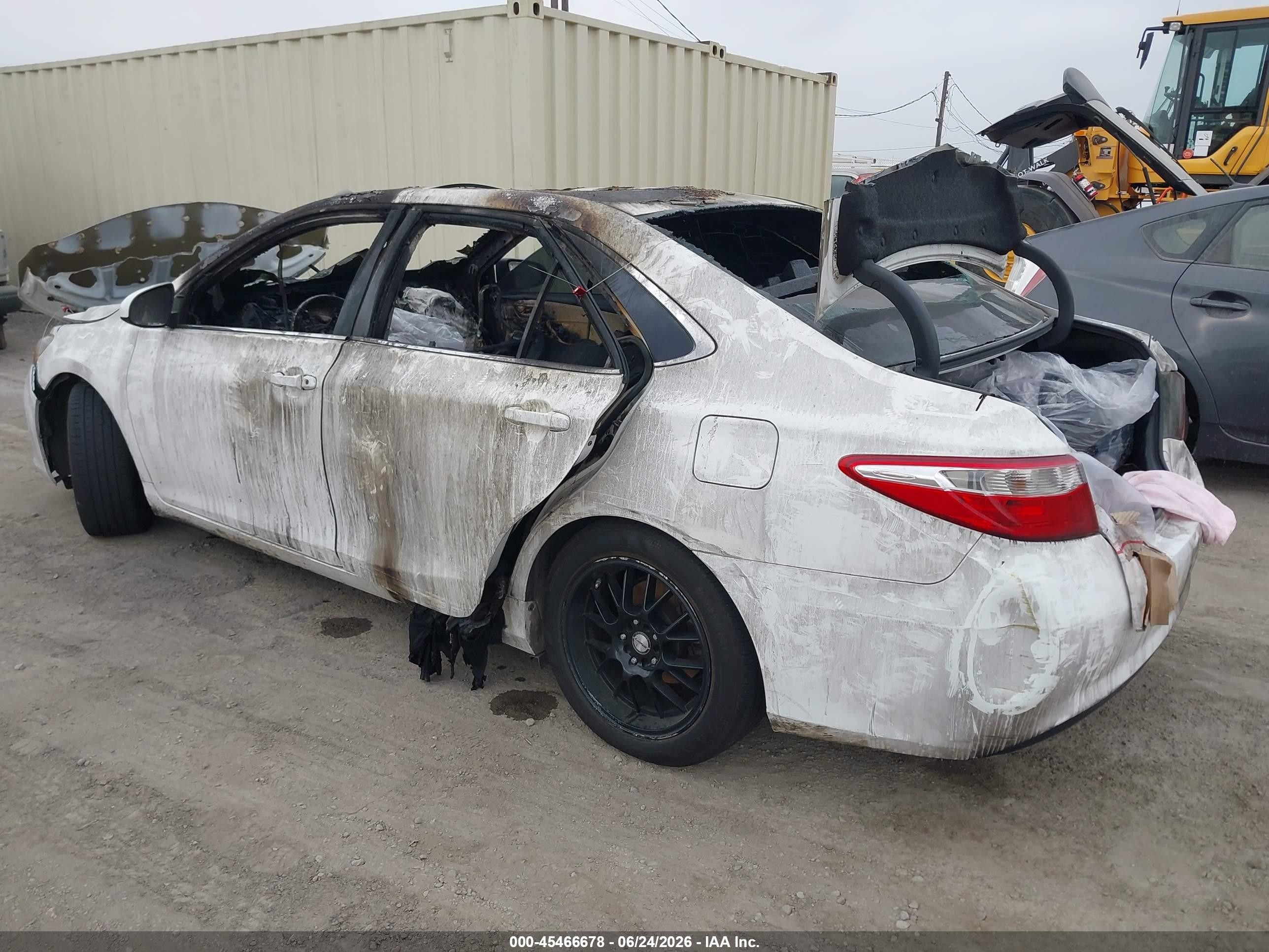 2015 Toyota Camry Le White vin: 4T1BF1FKXFU932502