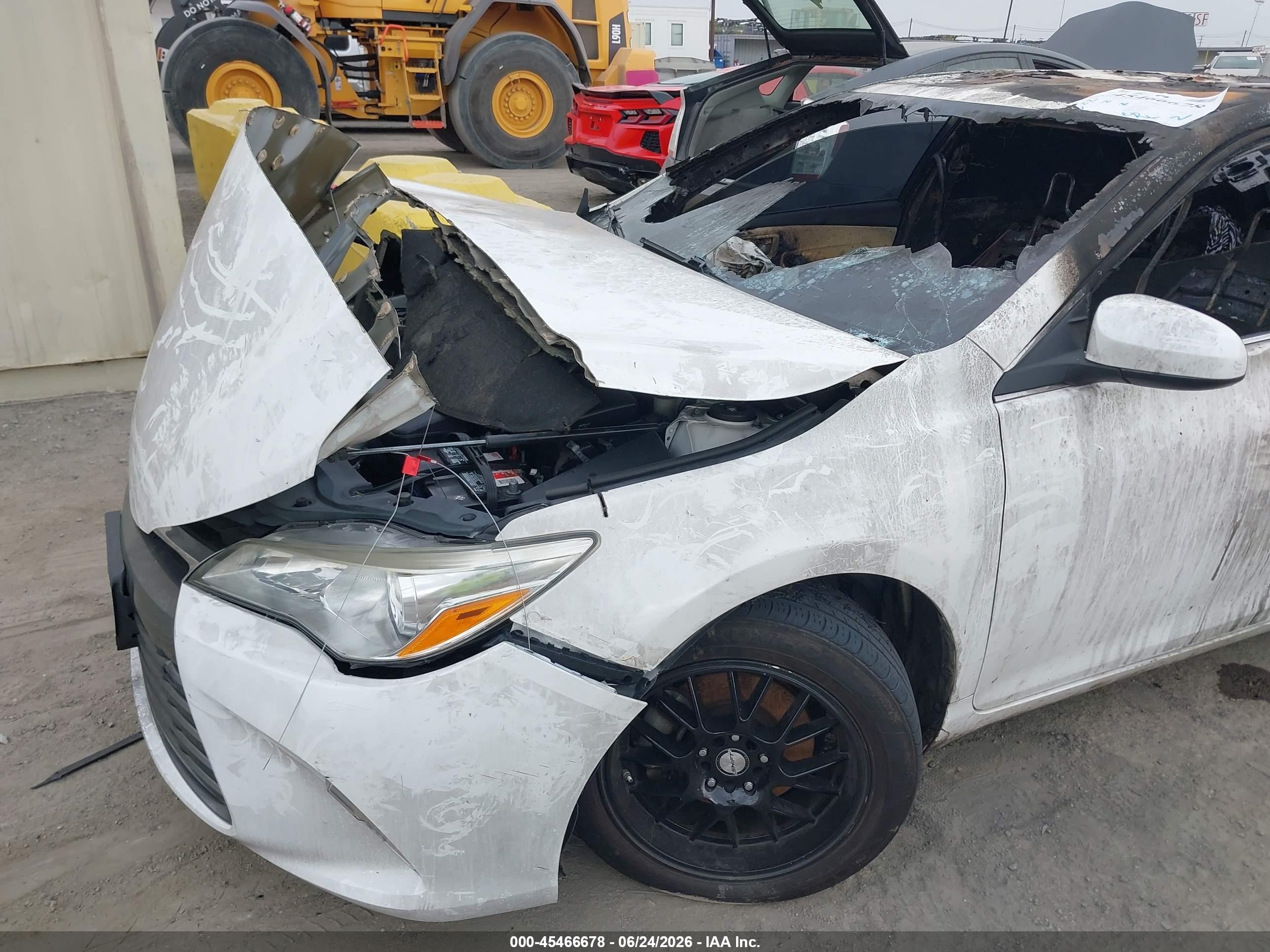 2015 Toyota Camry Le White vin: 4T1BF1FKXFU932502