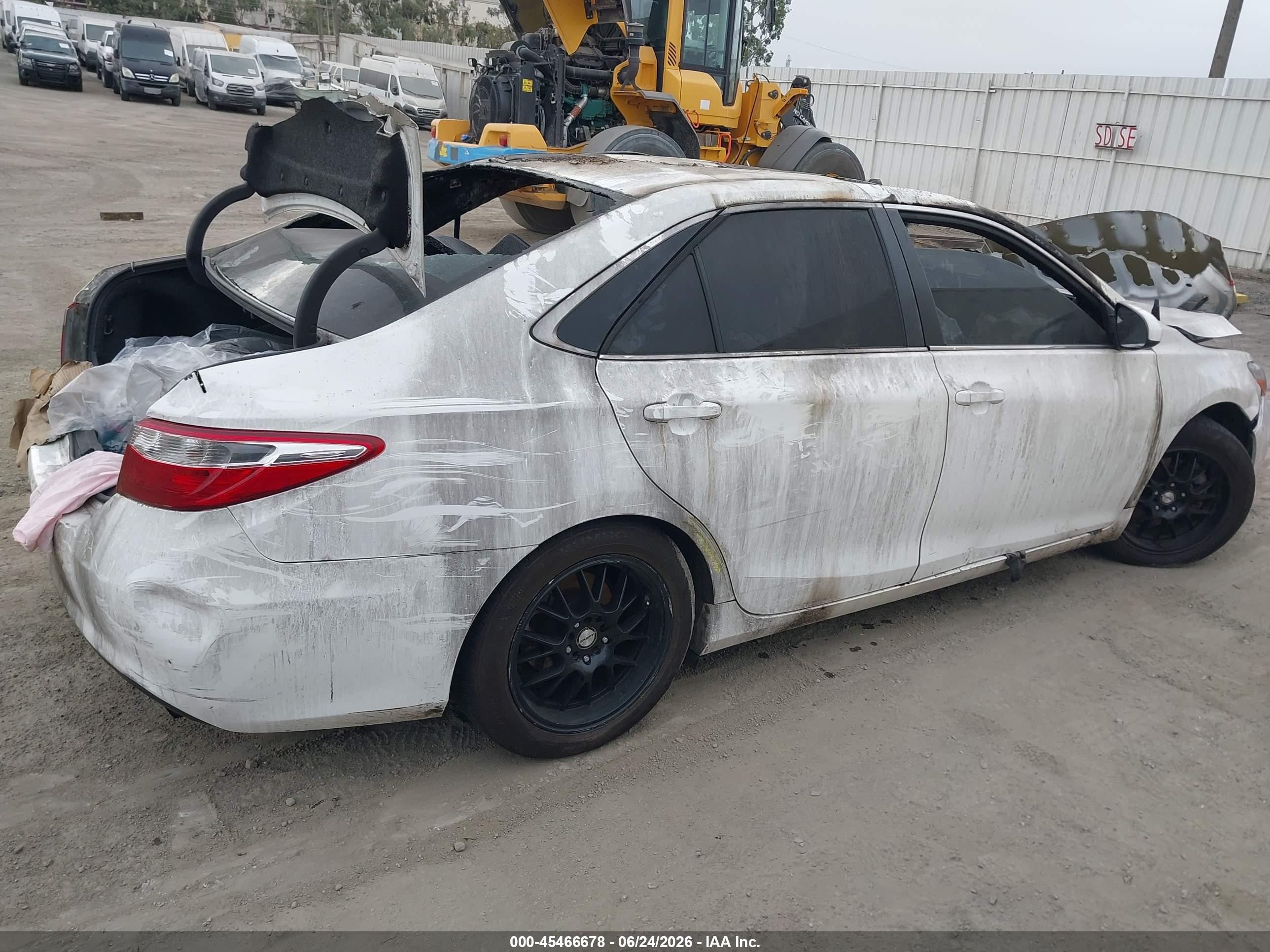 2015 Toyota Camry Le White vin: 4T1BF1FKXFU932502