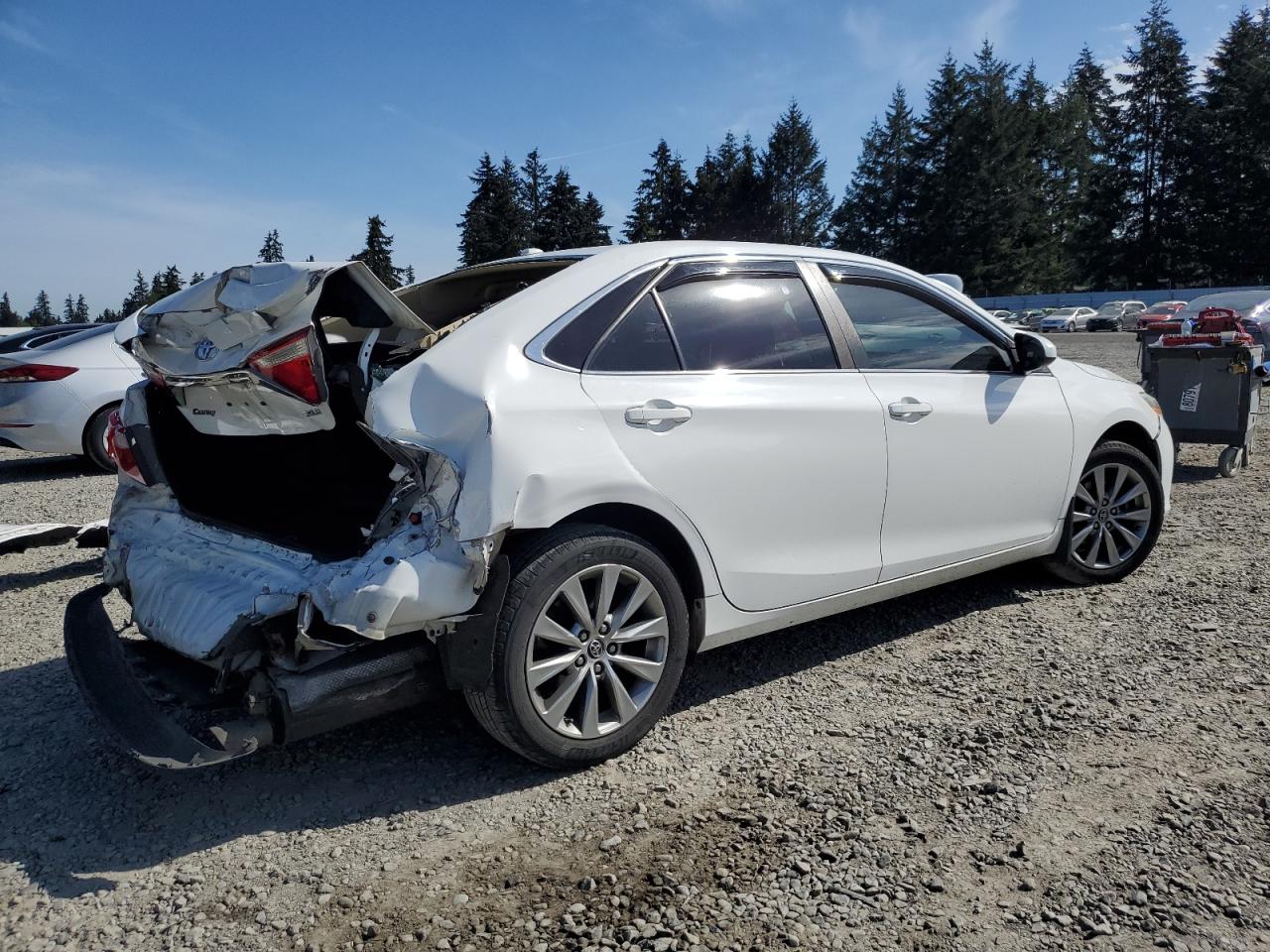 2015 Toyota Camry Le White vin: 4T1BF1FKXFU961210