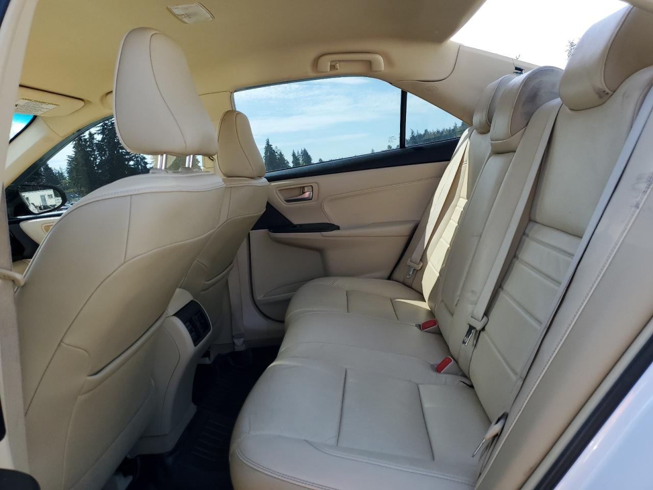 2015 Toyota Camry Le White vin: 4T1BF1FKXFU961210
