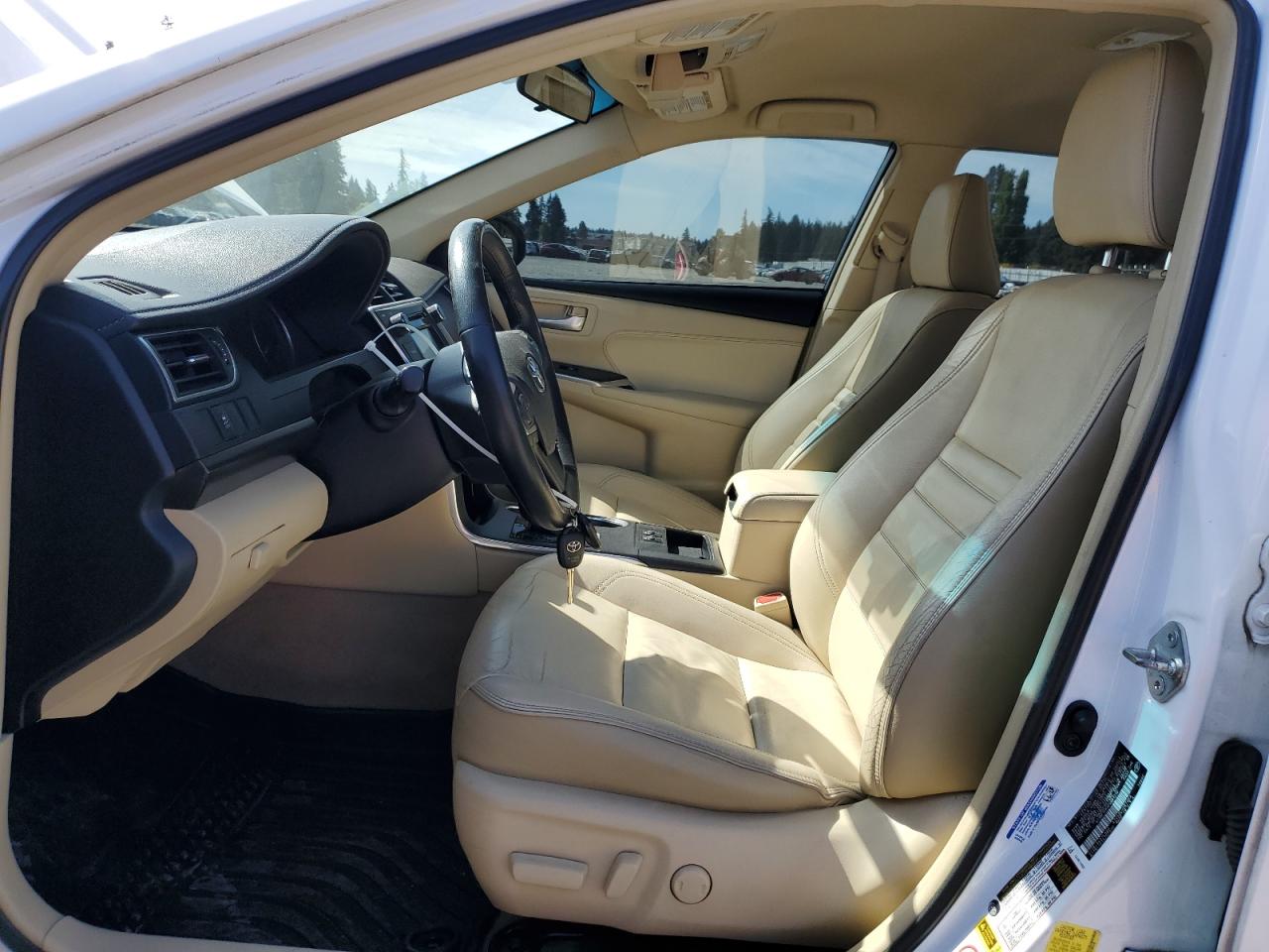 2015 Toyota Camry Le White vin: 4T1BF1FKXFU961210