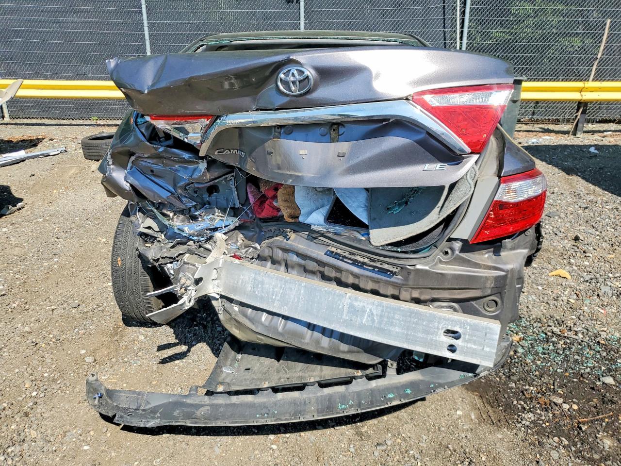 2015 Toyota Camry Le Gray vin: 4T1BF1FKXFU962700