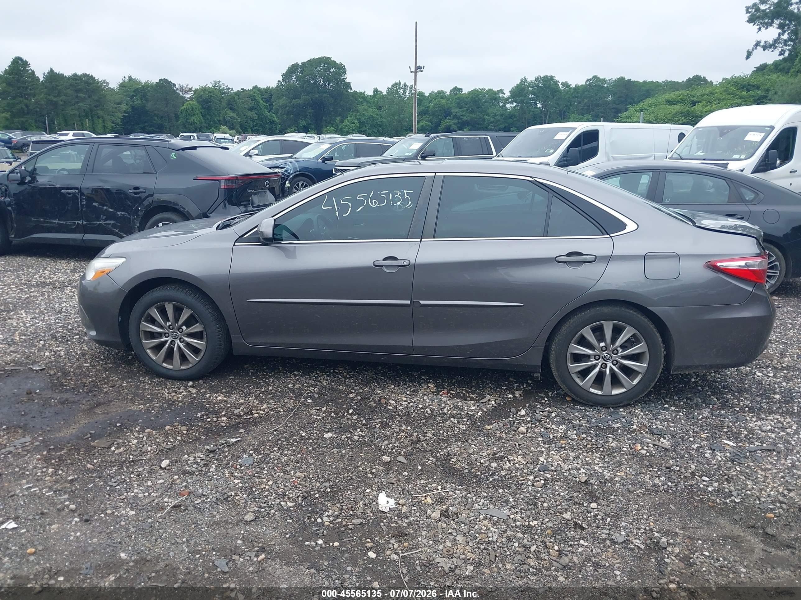 2015 Toyota Camry Xle Gray vin: 4T1BF1FKXFU981005
