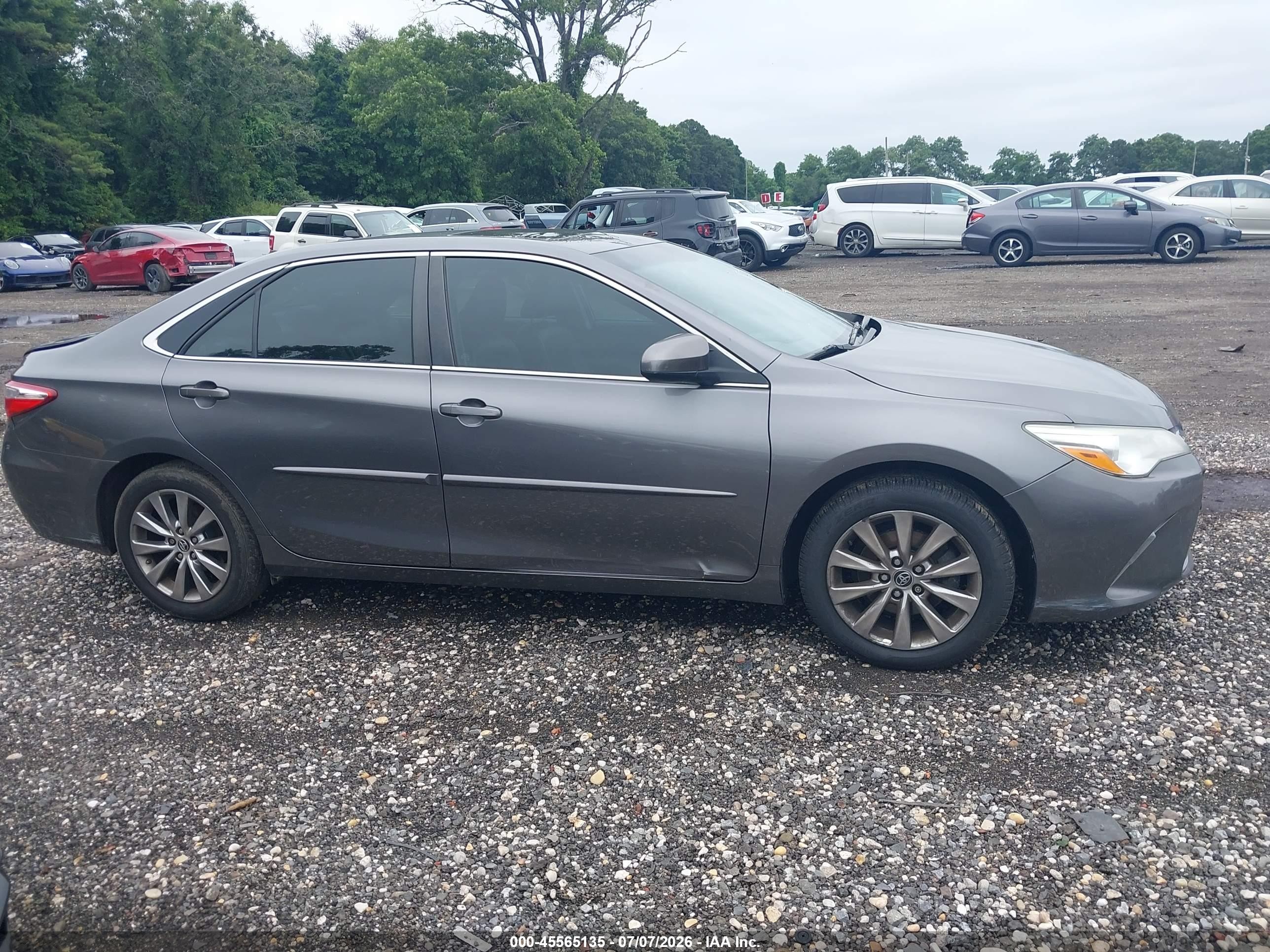 2015 Toyota Camry Xle Gray vin: 4T1BF1FKXFU981005