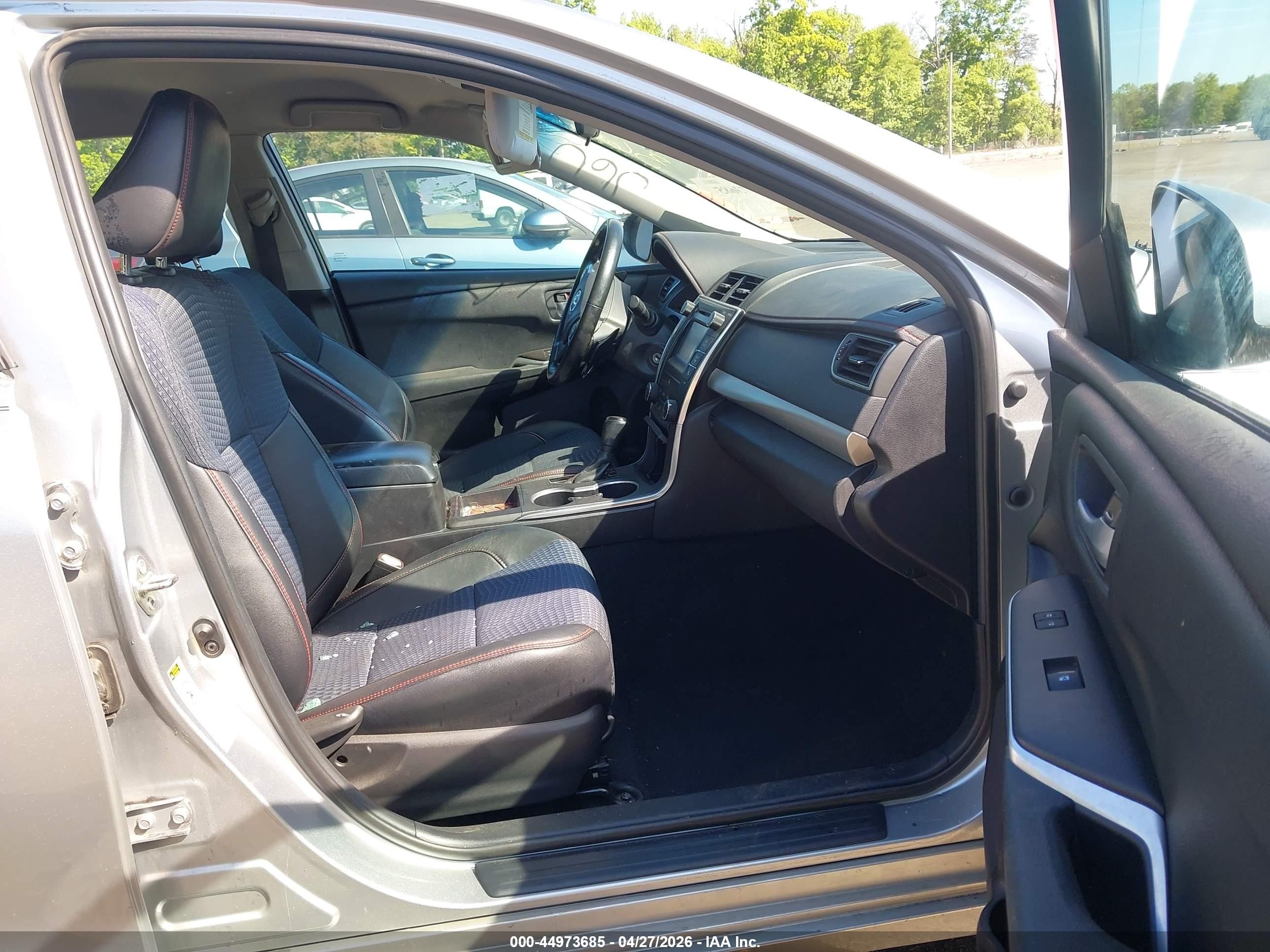 2015 Toyota Camry Se Silver vin: 4T1BF1FKXFU994028