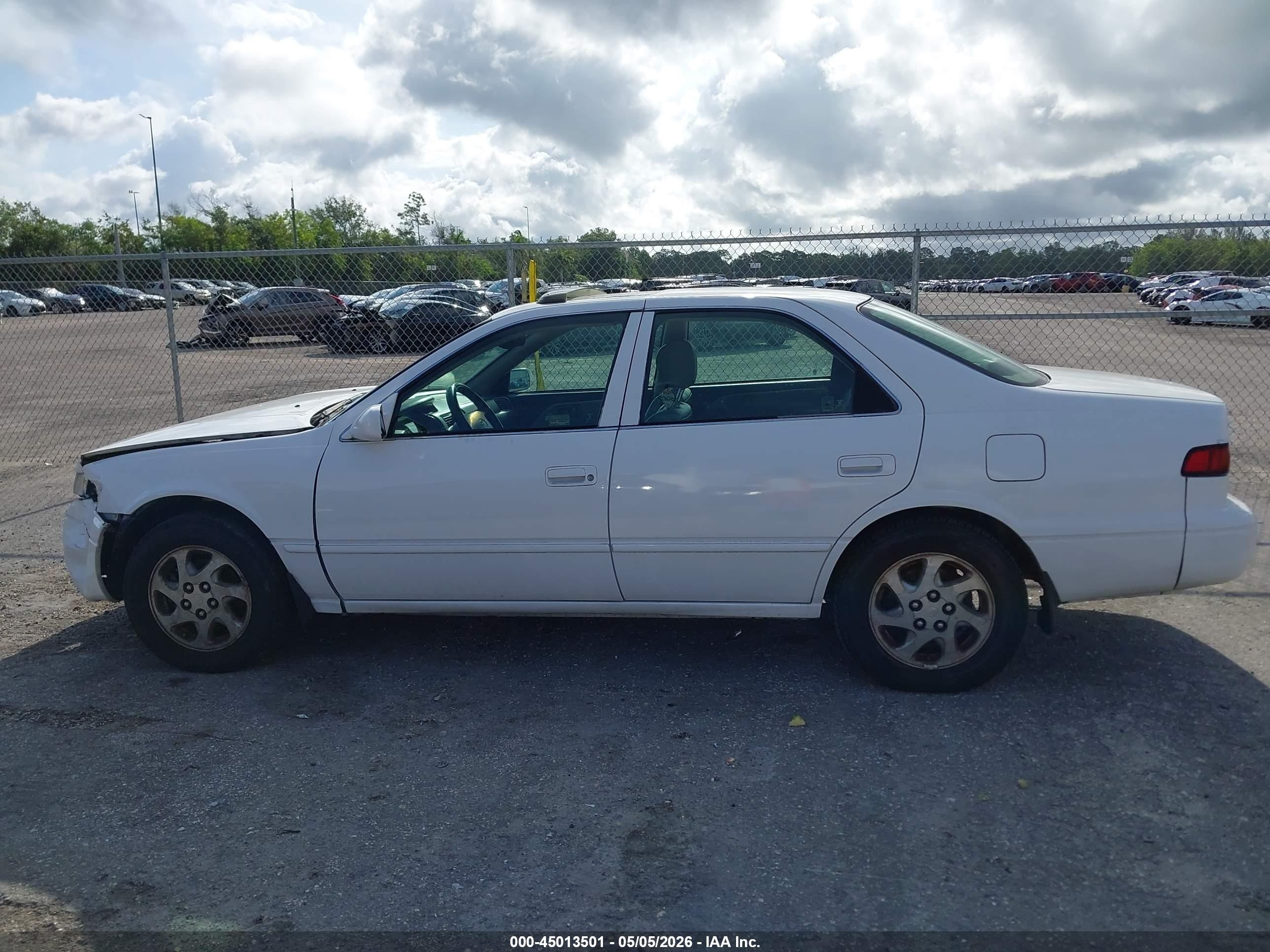 1997 Toyota Camry Xle V6 Белый vin: 4T1BF22K0VU918716