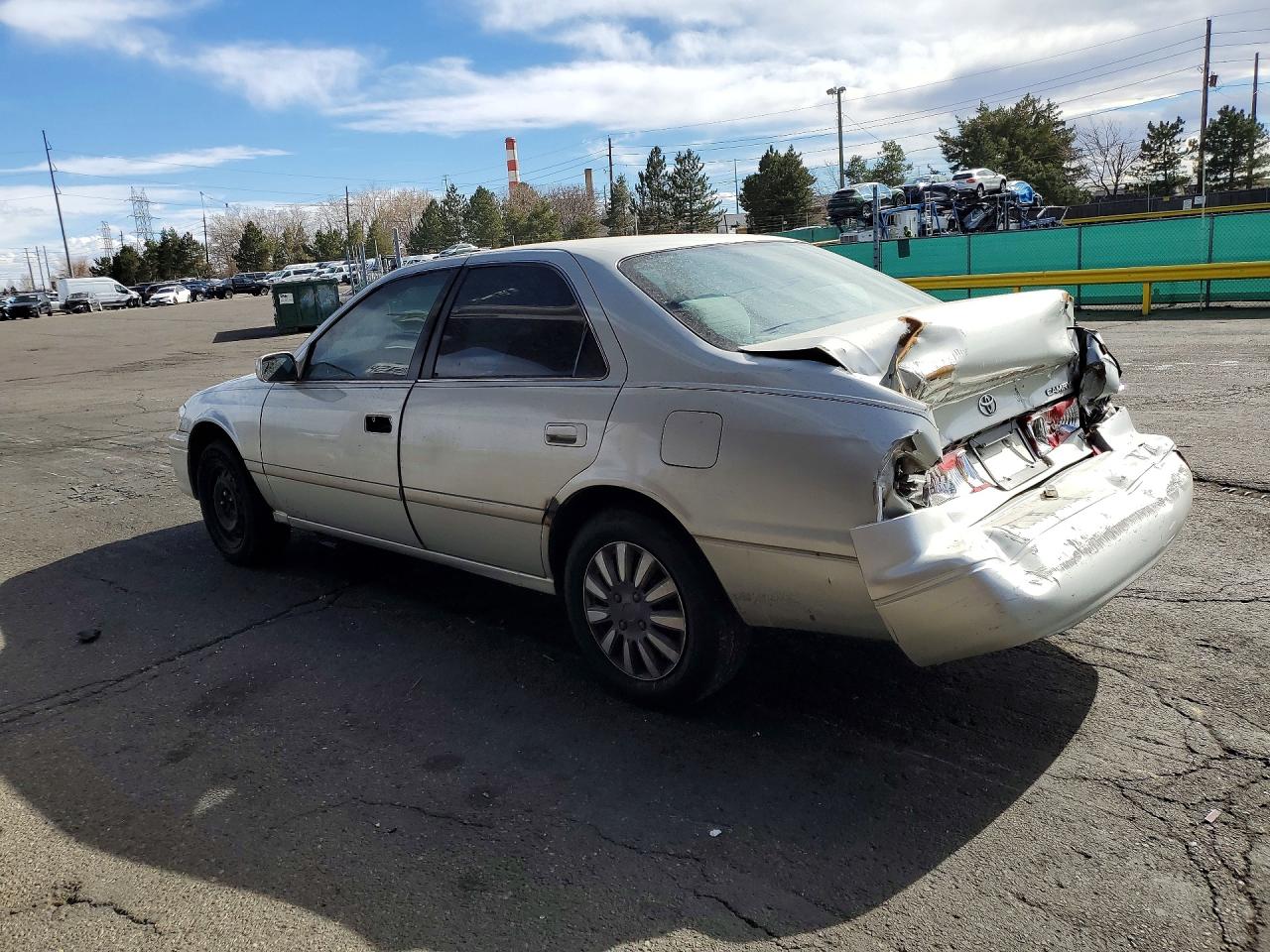 2000 Toyota Camry Le Silver vin: 4T1BF22K0YU100620