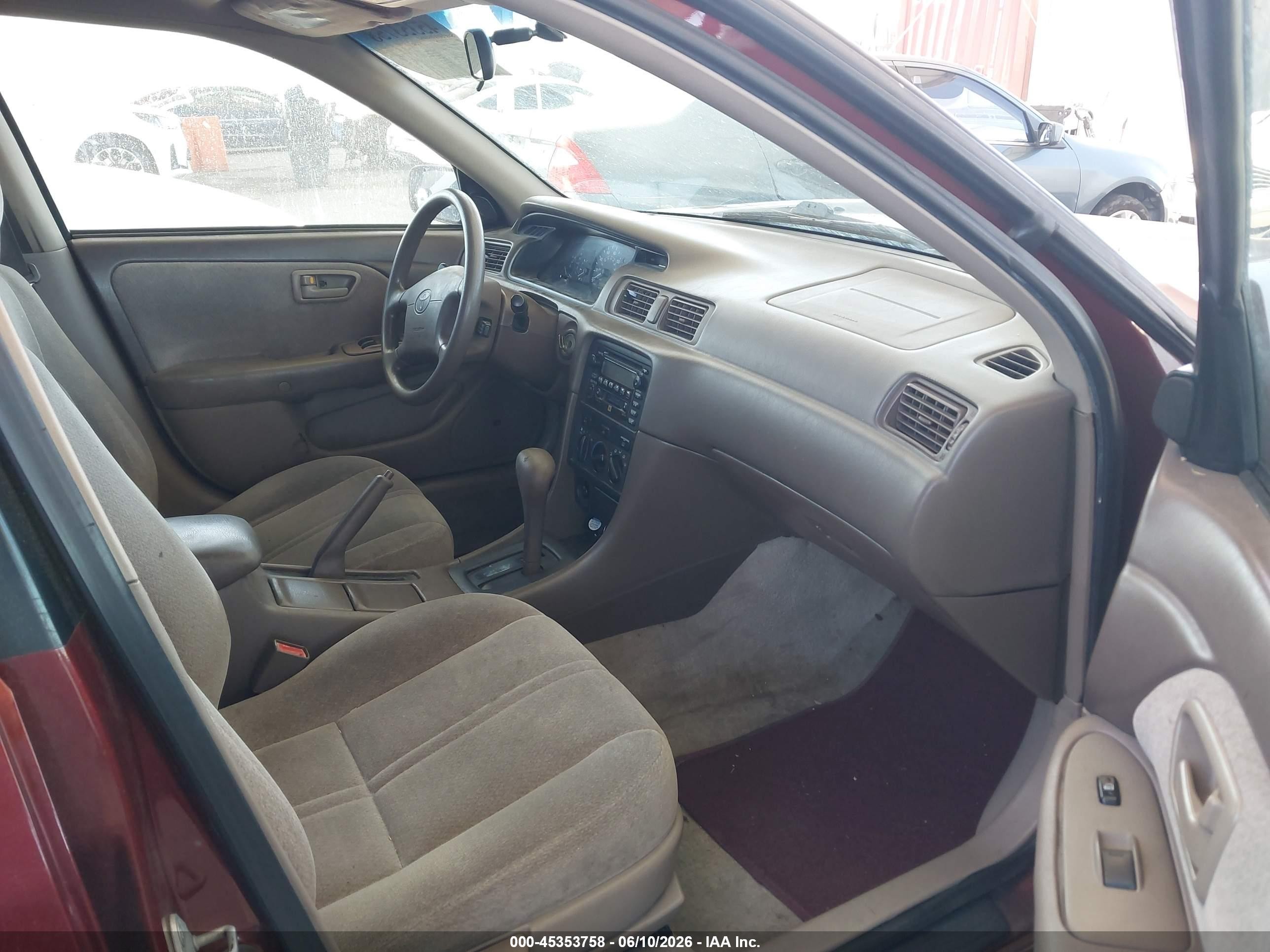2001 Toyota Camry Le V6 Burgundy vin: 4T1BF22K11U127637