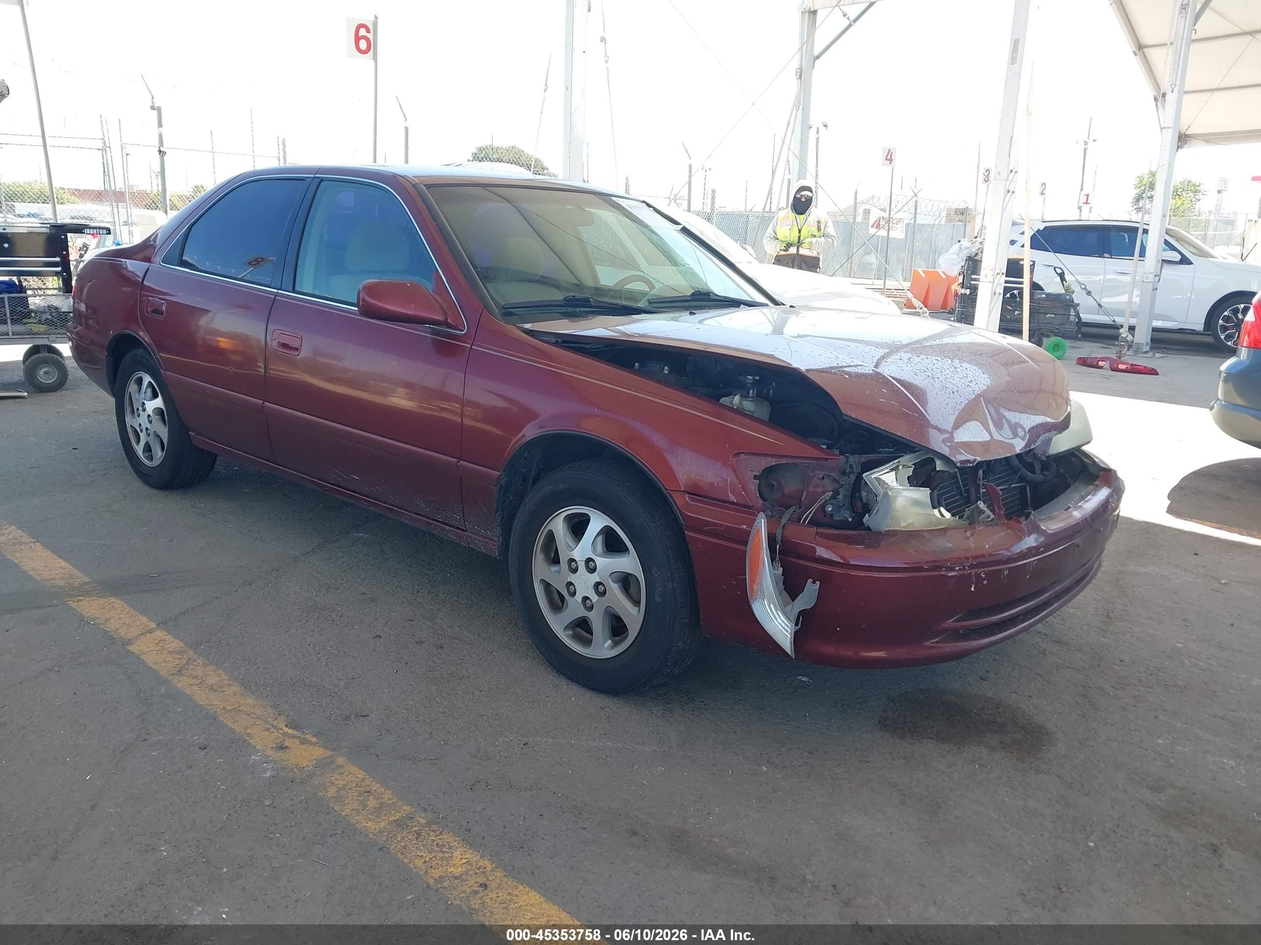 2001 Toyota Camry Le V6 Burgundy vin: 4T1BF22K11U127637