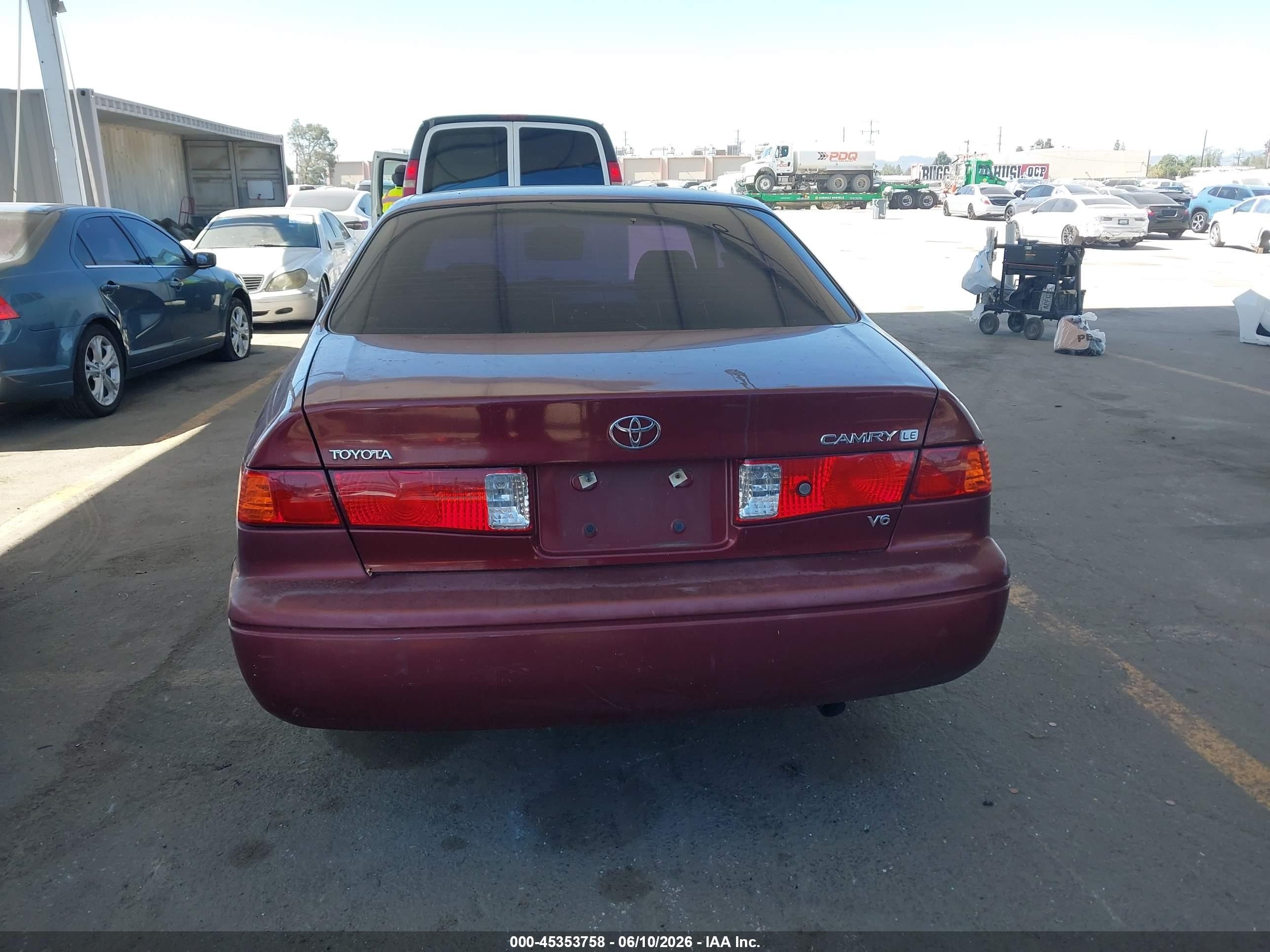 2001 Toyota Camry Le V6 Burgundy vin: 4T1BF22K11U127637
