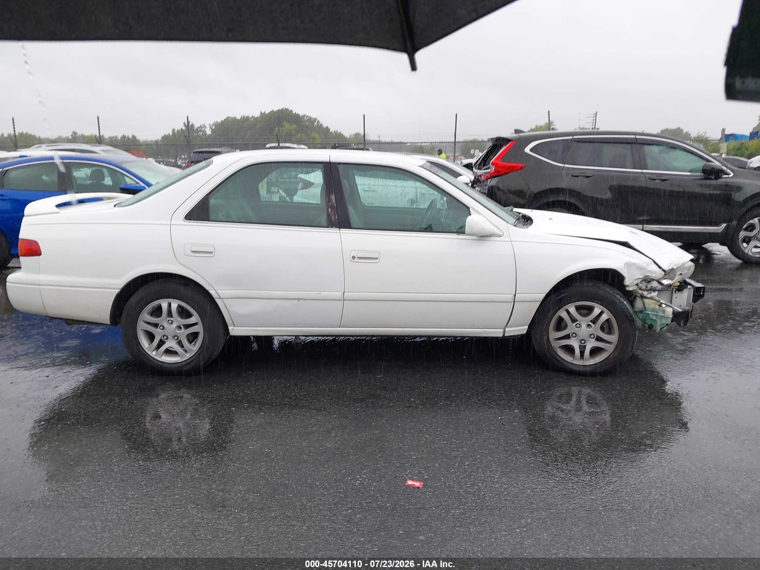 2001 Toyota Camry Le V6 White vin: 4T1BF22K11U967790