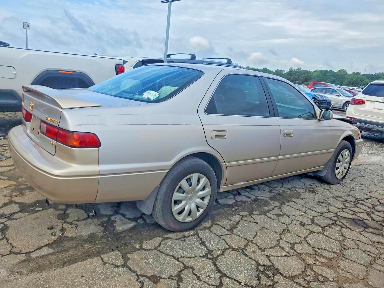 1997 Toyota Camry Le V6 Gold vin: 4T1BF22K1VU036258