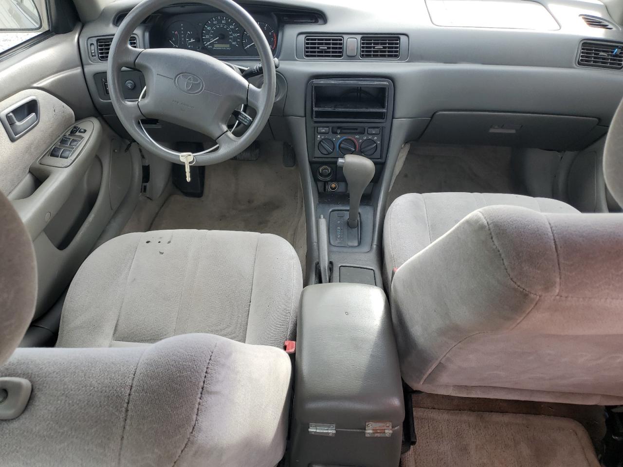 1997 Toyota Camry Ce Серебряный vin: 4T1BF22K2VU003320