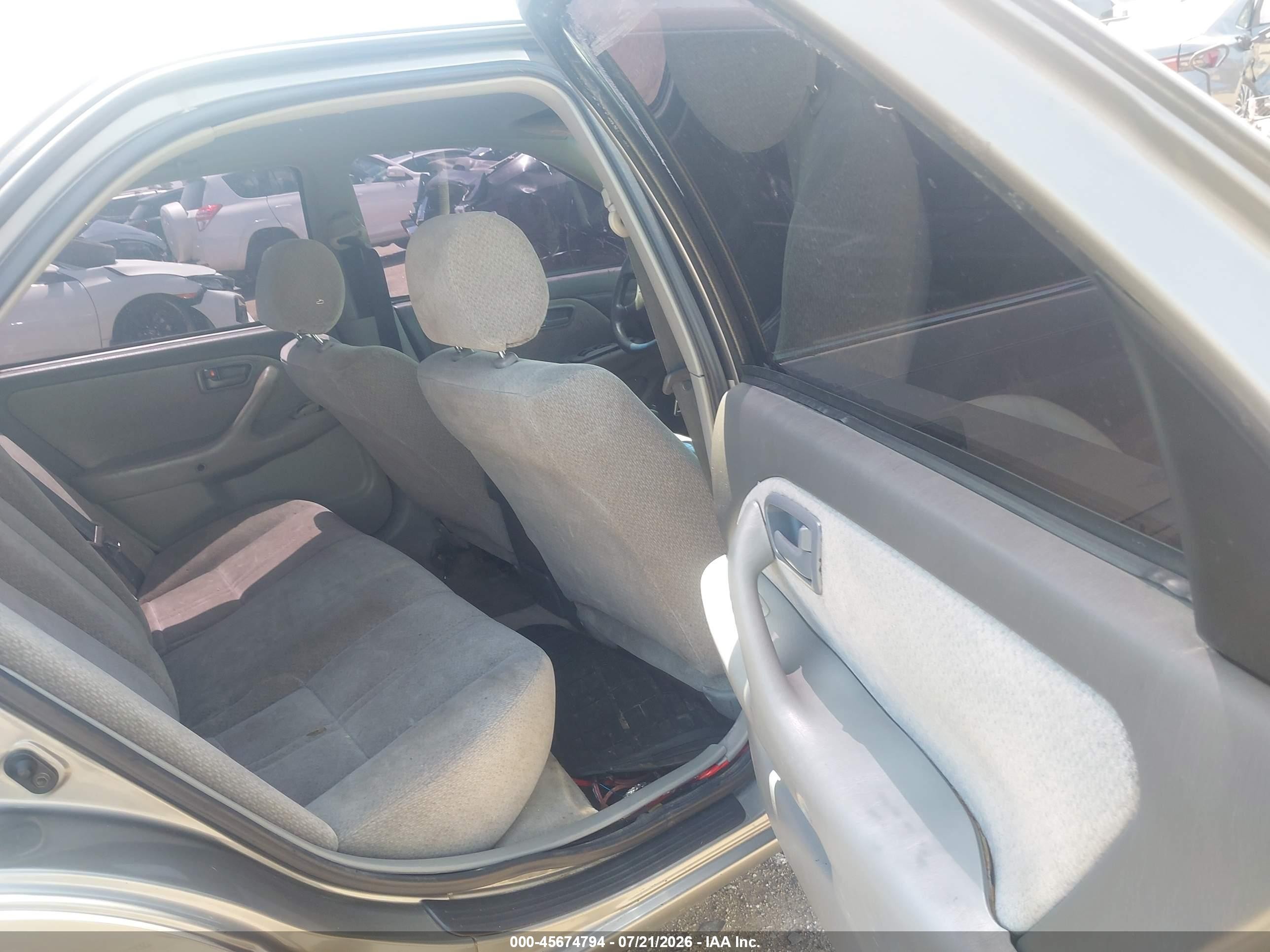 2000 Toyota Camry Le V6 Gold vin: 4T1BF22K2YU100991