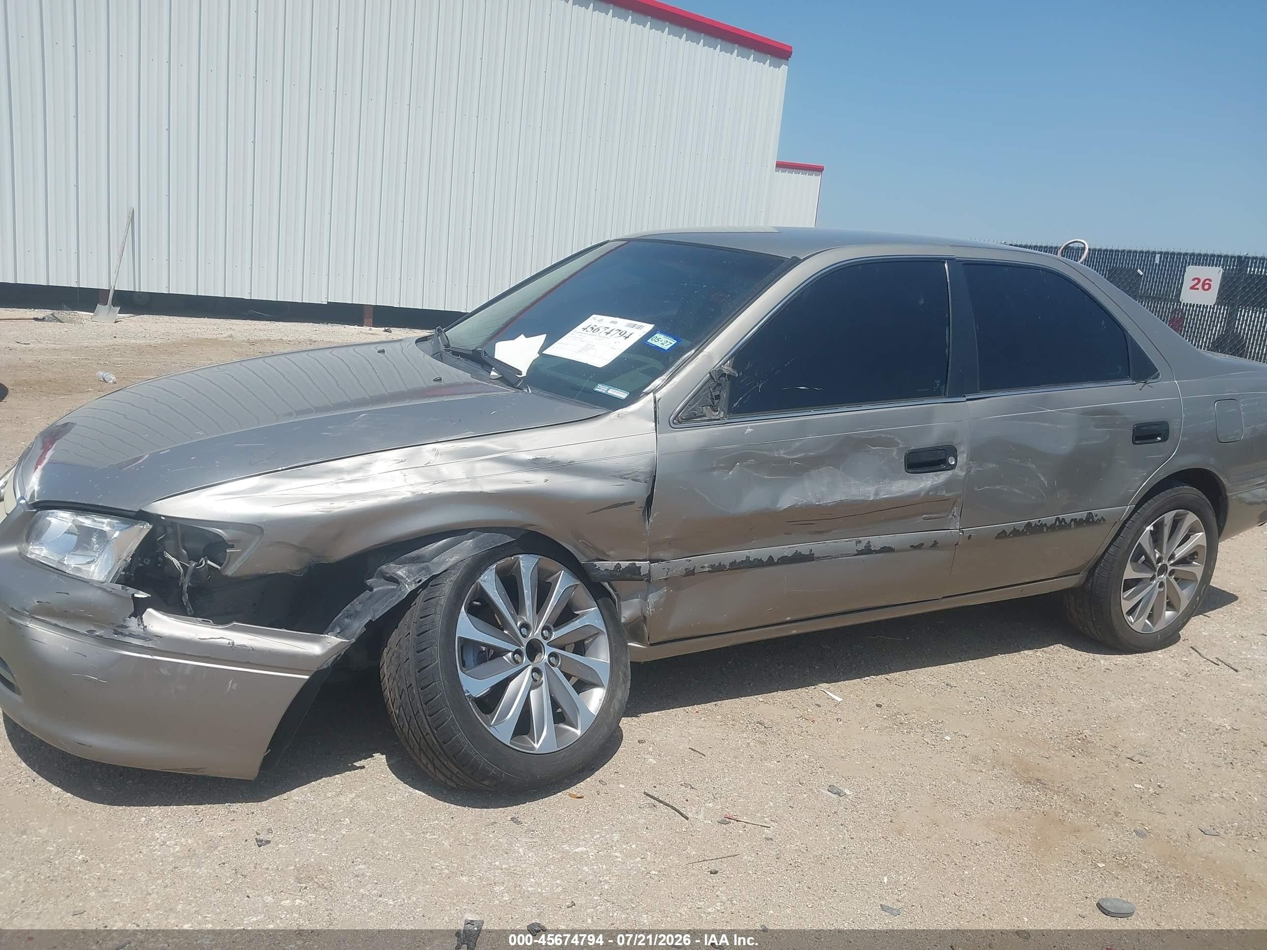 2000 Toyota Camry Le V6 Gold vin: 4T1BF22K2YU100991