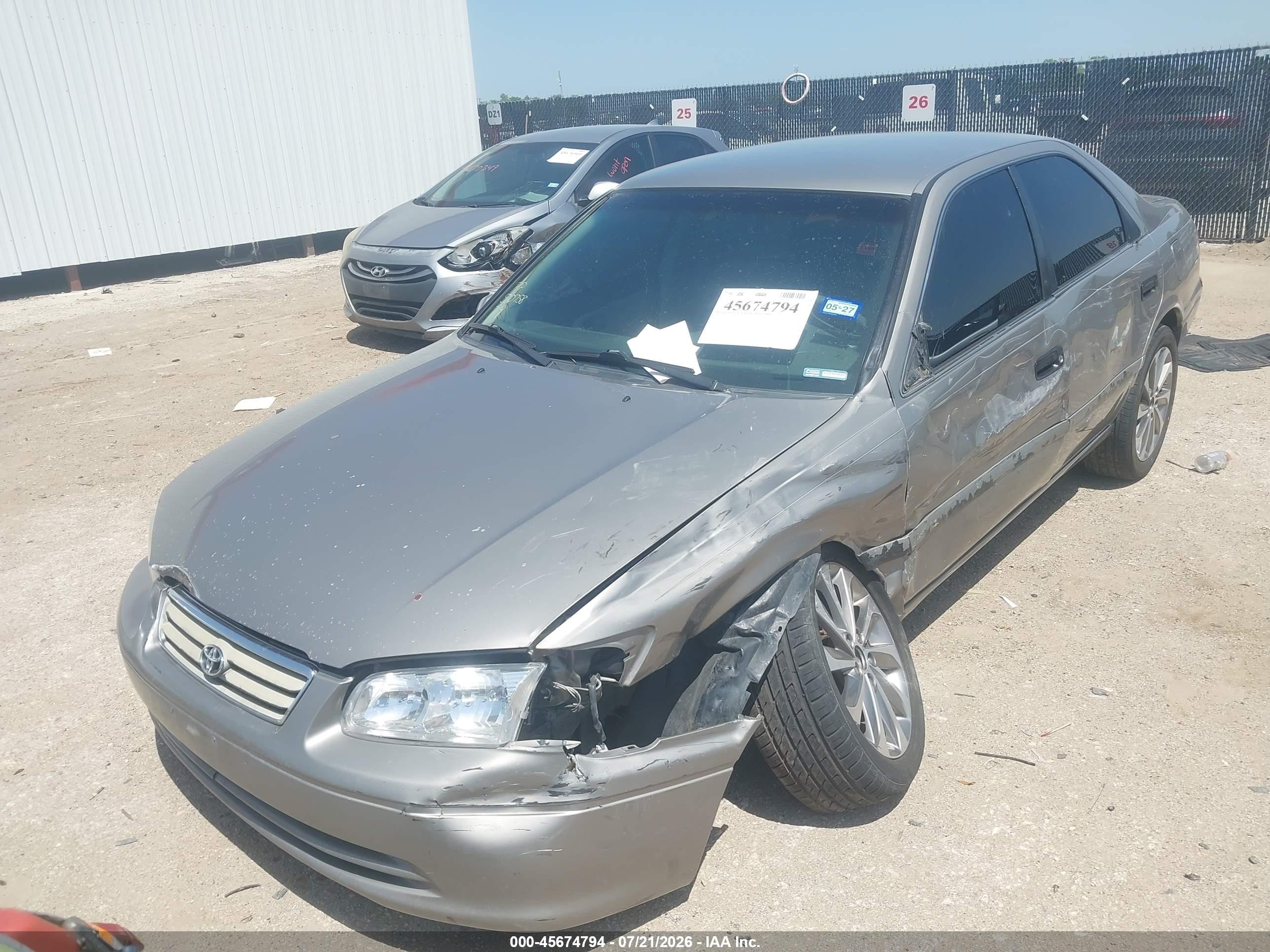 2000 Toyota Camry Le V6 Gold vin: 4T1BF22K2YU100991