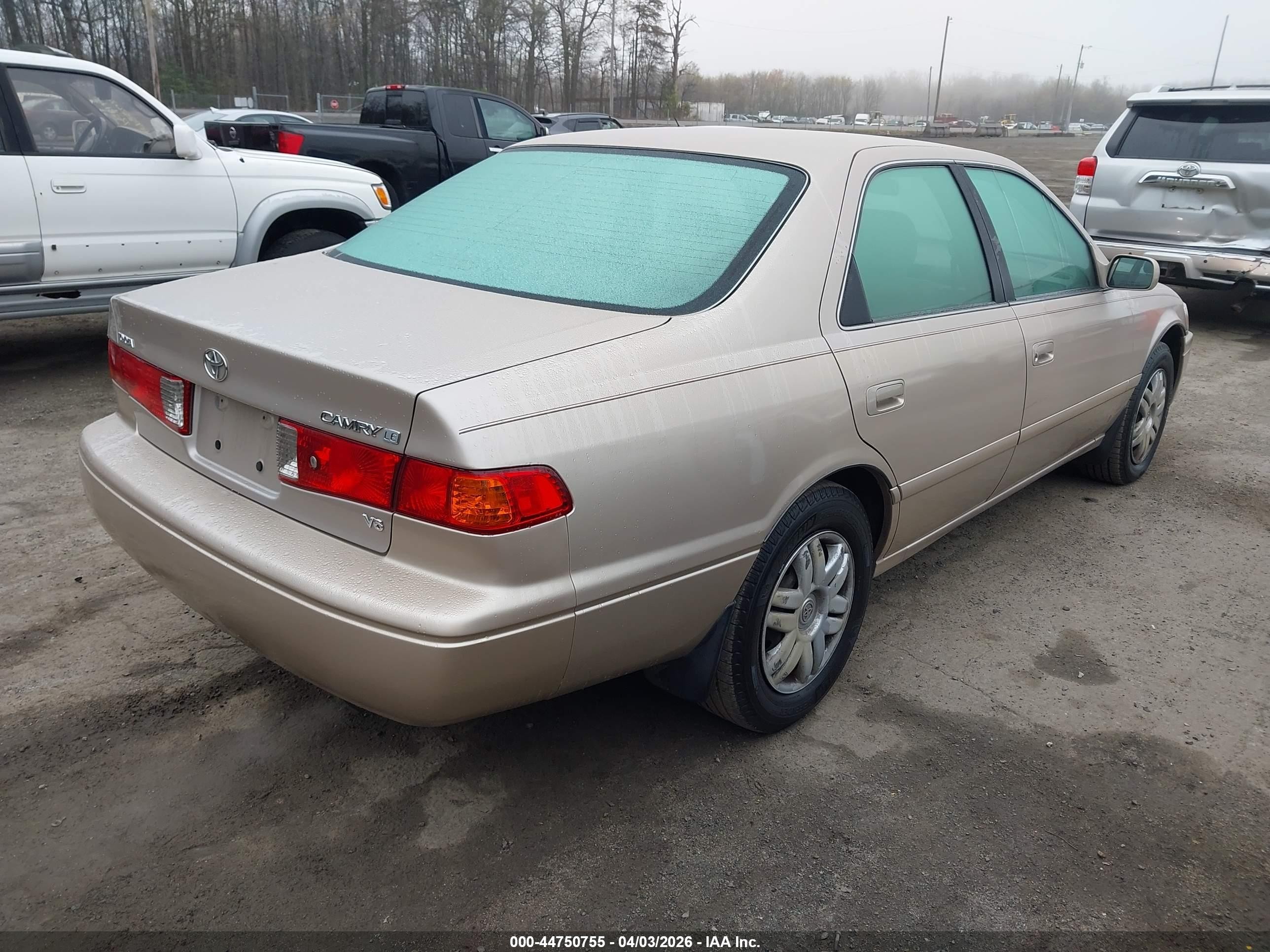 2000 Toyota Camry Le V6 Gold vin: 4T1BF22K3YU111885