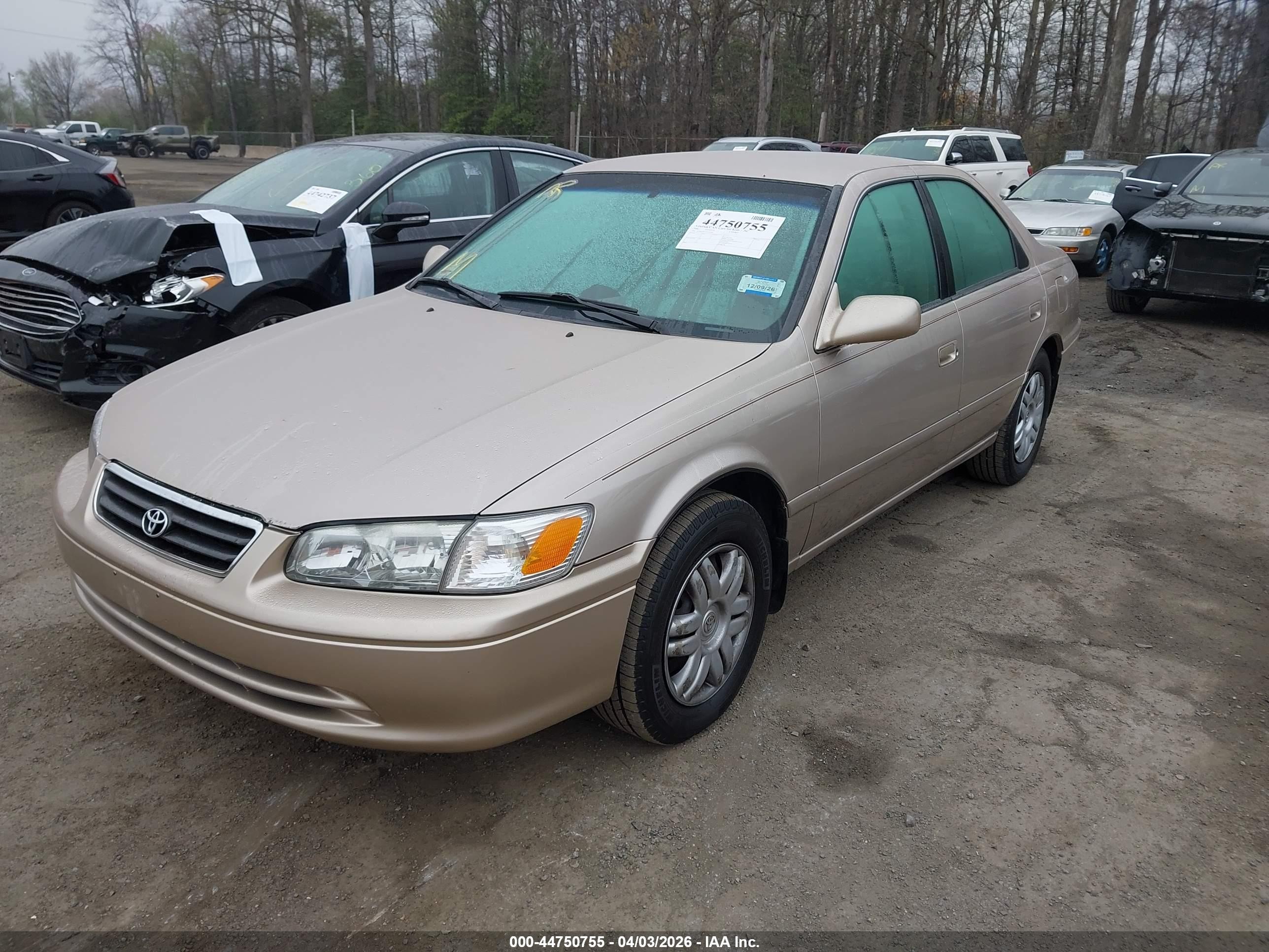 2000 Toyota Camry Le V6 Gold vin: 4T1BF22K3YU111885