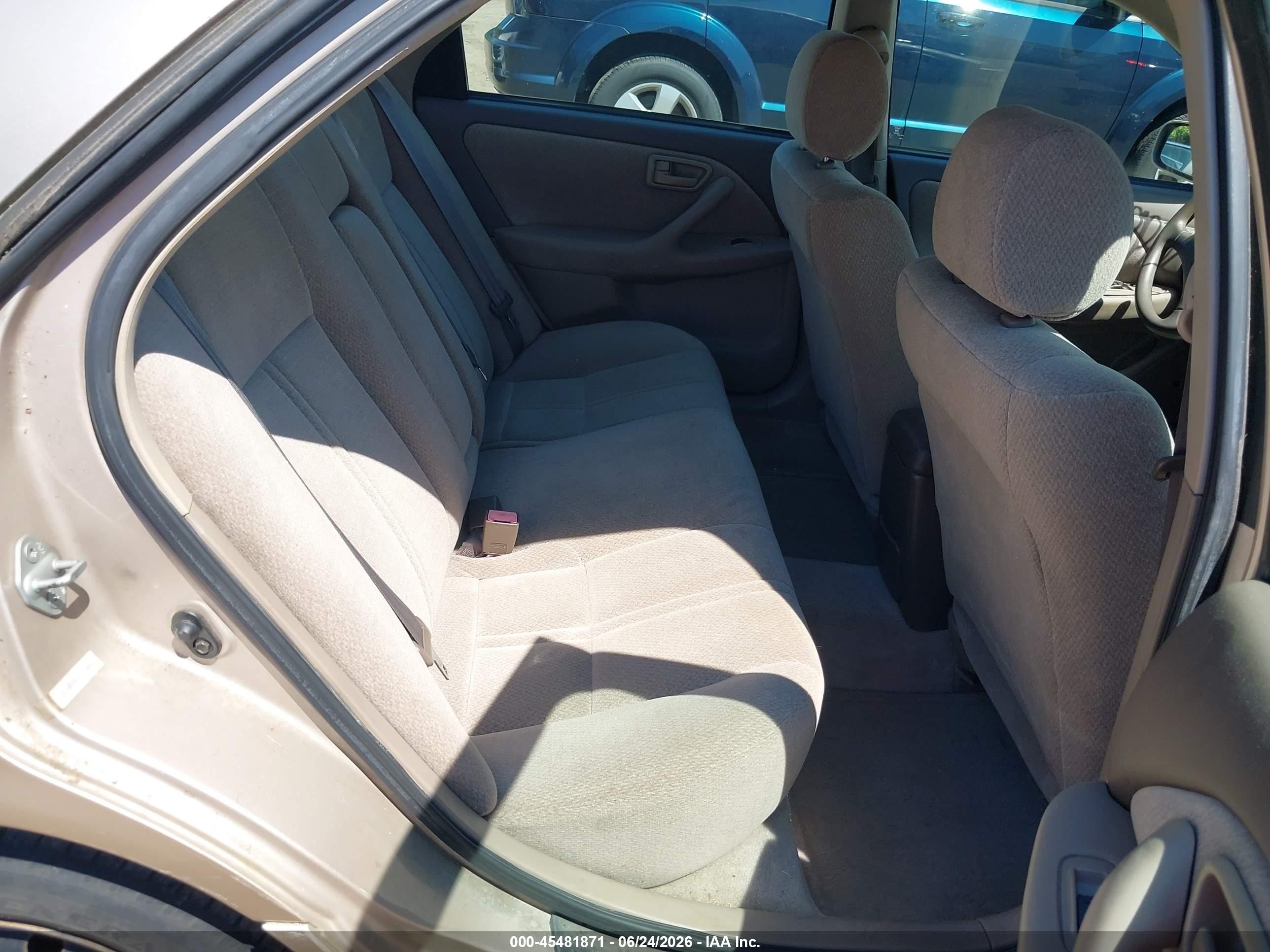 2001 Toyota Camry Le V6 Gold vin: 4T1BF22K41U120052