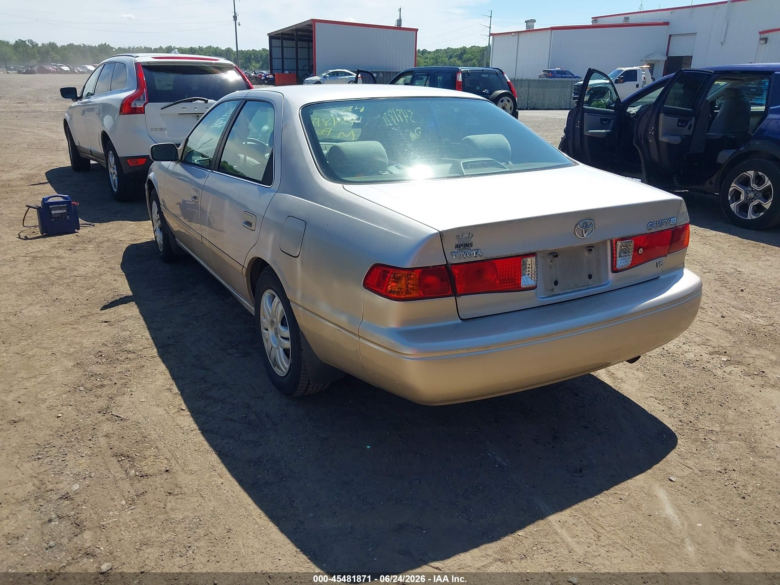 2001 Toyota Camry Le V6 Gold vin: 4T1BF22K41U120052