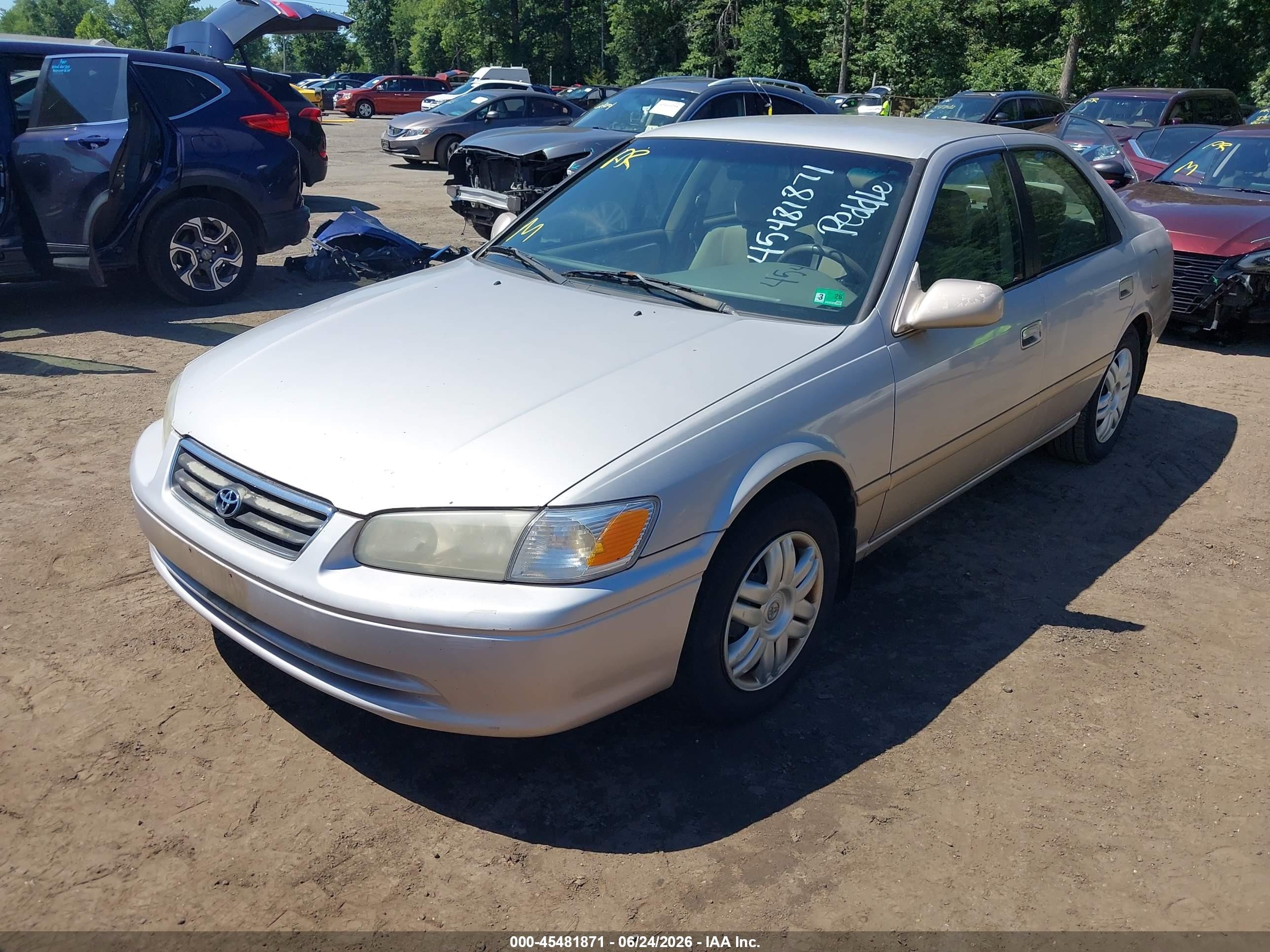 2001 Toyota Camry Le V6 Gold vin: 4T1BF22K41U120052